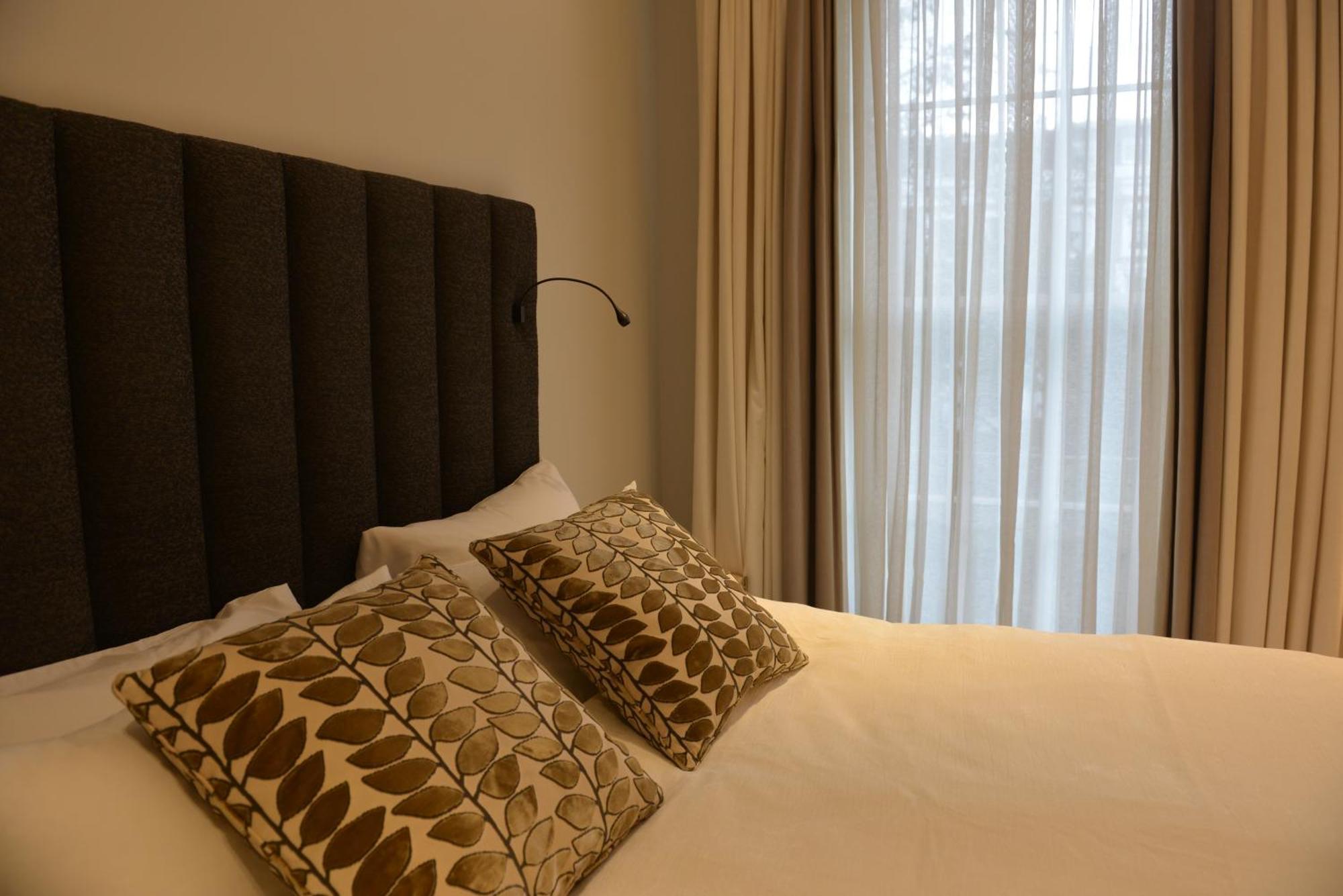 Luxury 4 Bedrooms 5 Baths 2 Receptions Family House With Garden Chelsea * Londres