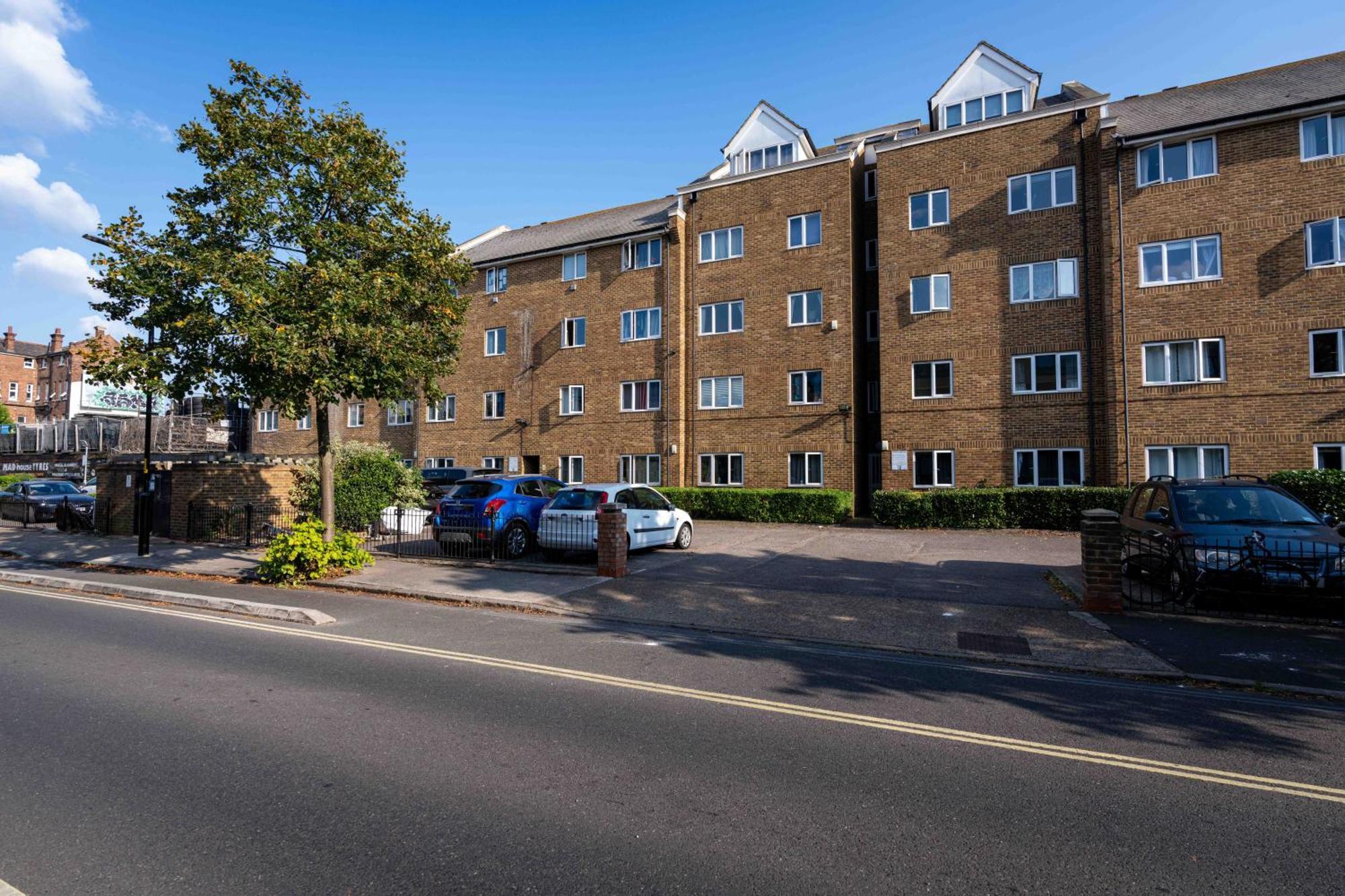 Bright And Spacious Flat With Free Parking Apartment London