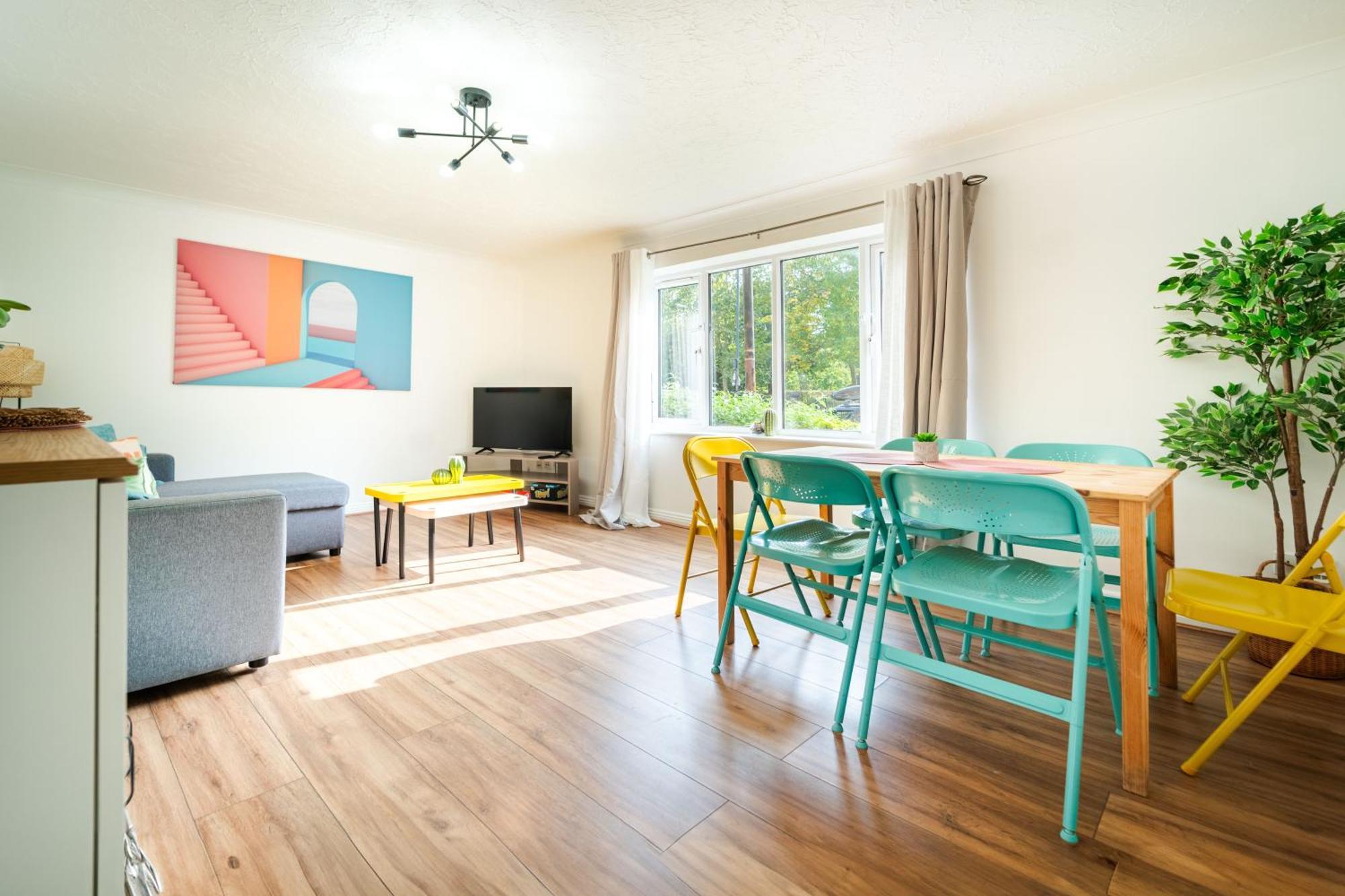 Apartment Bright And Spacious Flat With Free Parking