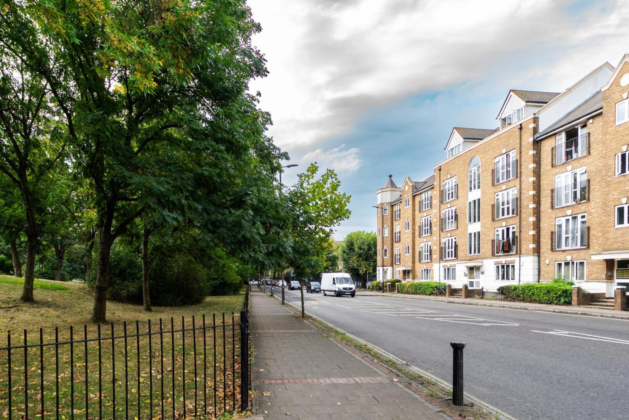 Apartment Bright And Spacious Flat With Free Parking London