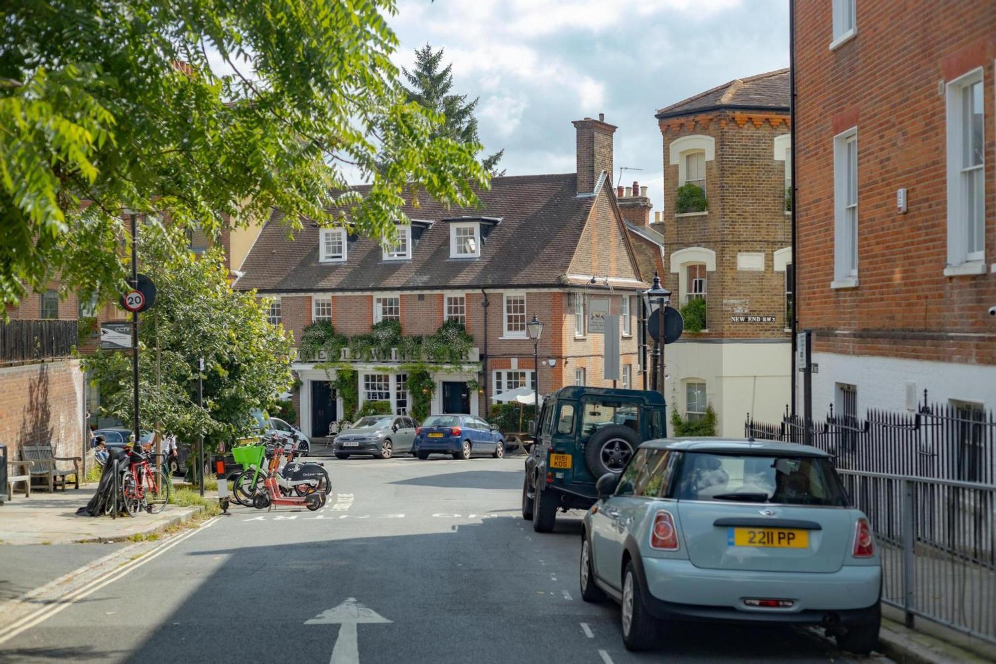 3 Bedroom Magical Hampstead Heath Apartment London