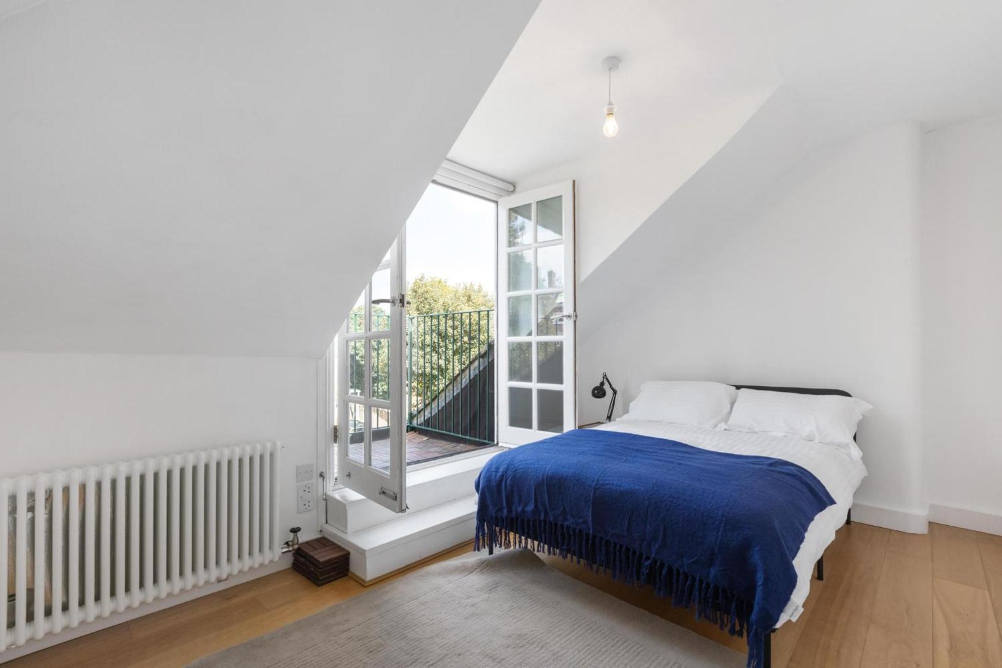 3 Bedroom Magical Hampstead Heath Apartment *