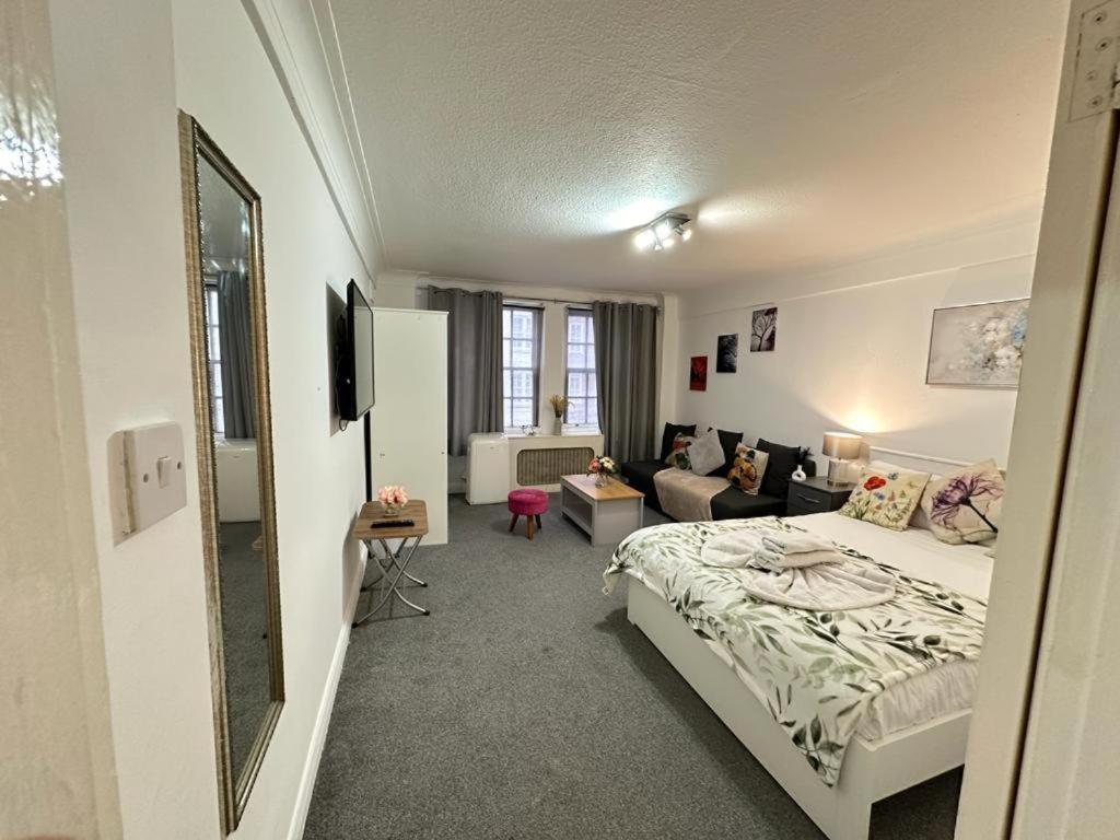 Oxford Street Beautiful Apartment
