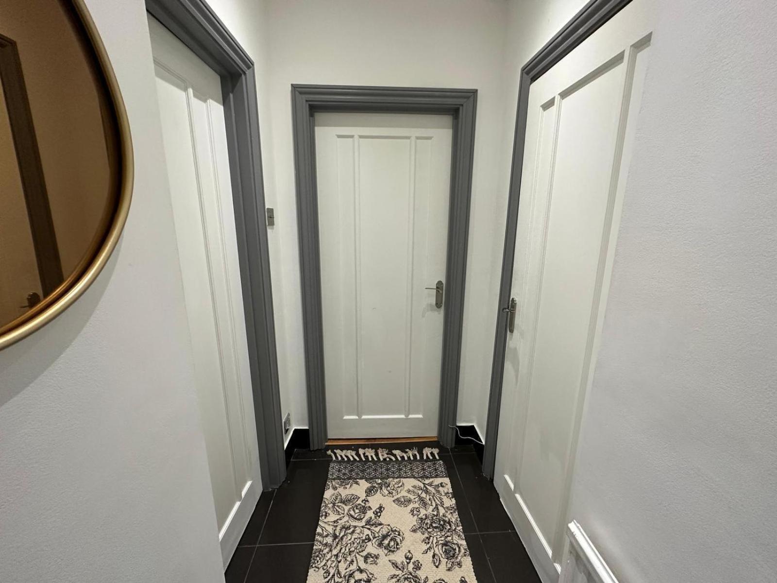 Stylish 1 Bedroom In Central Apartment