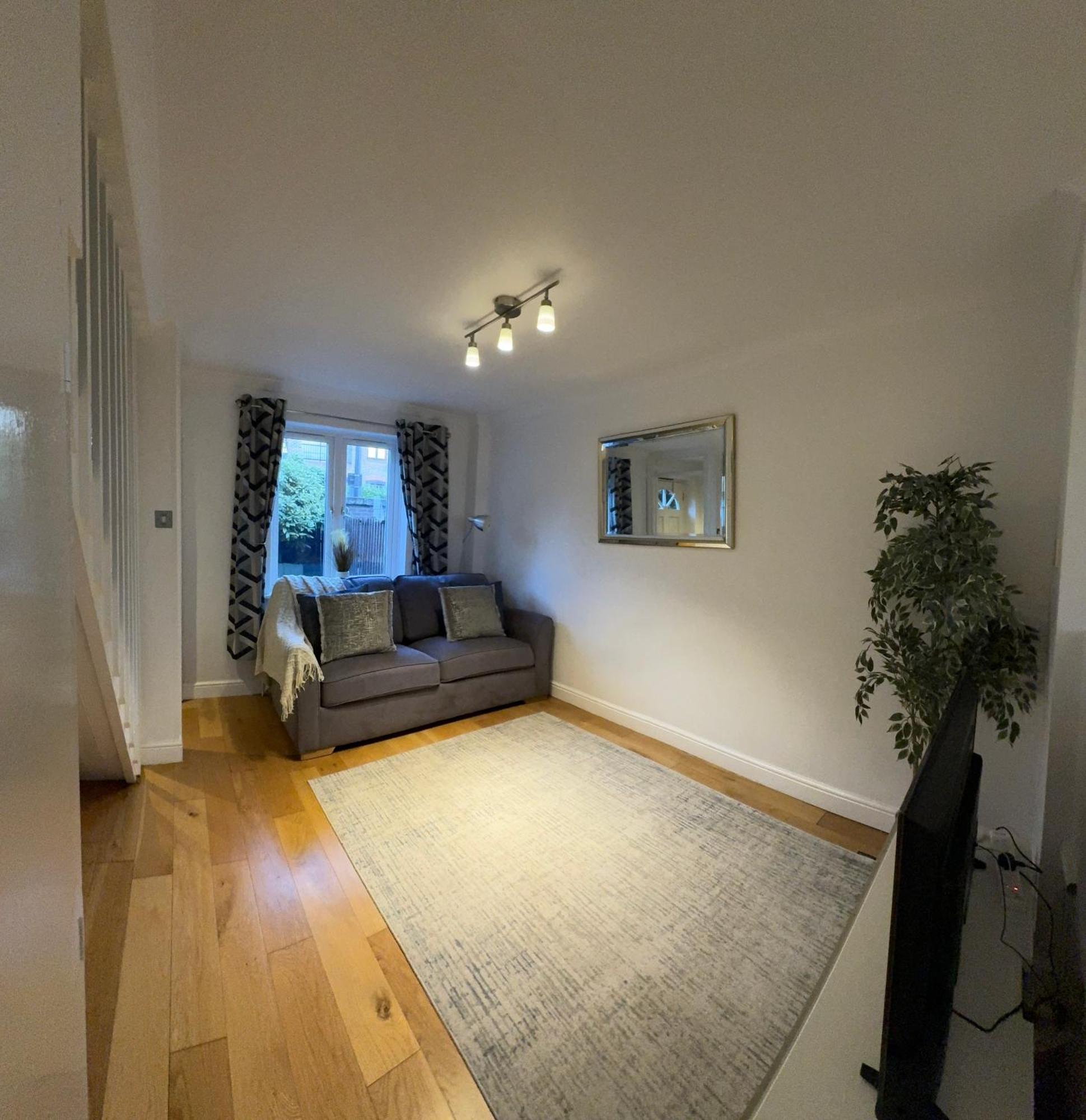 2 Bed House Near Canary Wharf * Londres