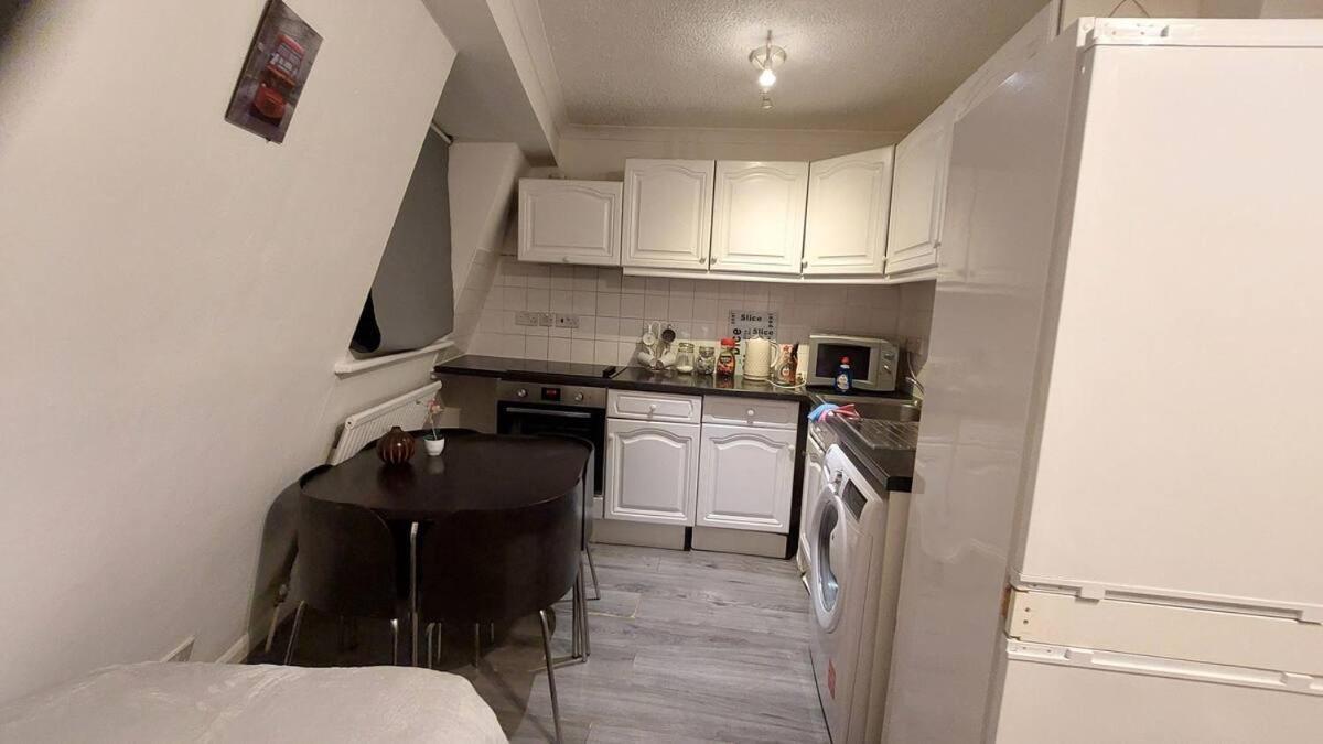 Gray's Road Apartment *
