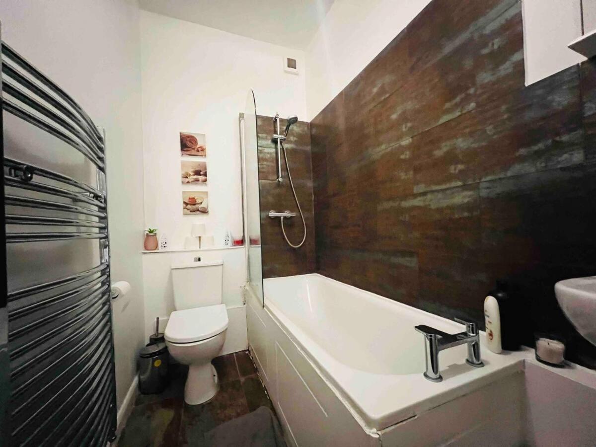 Gray's Road Apartment *