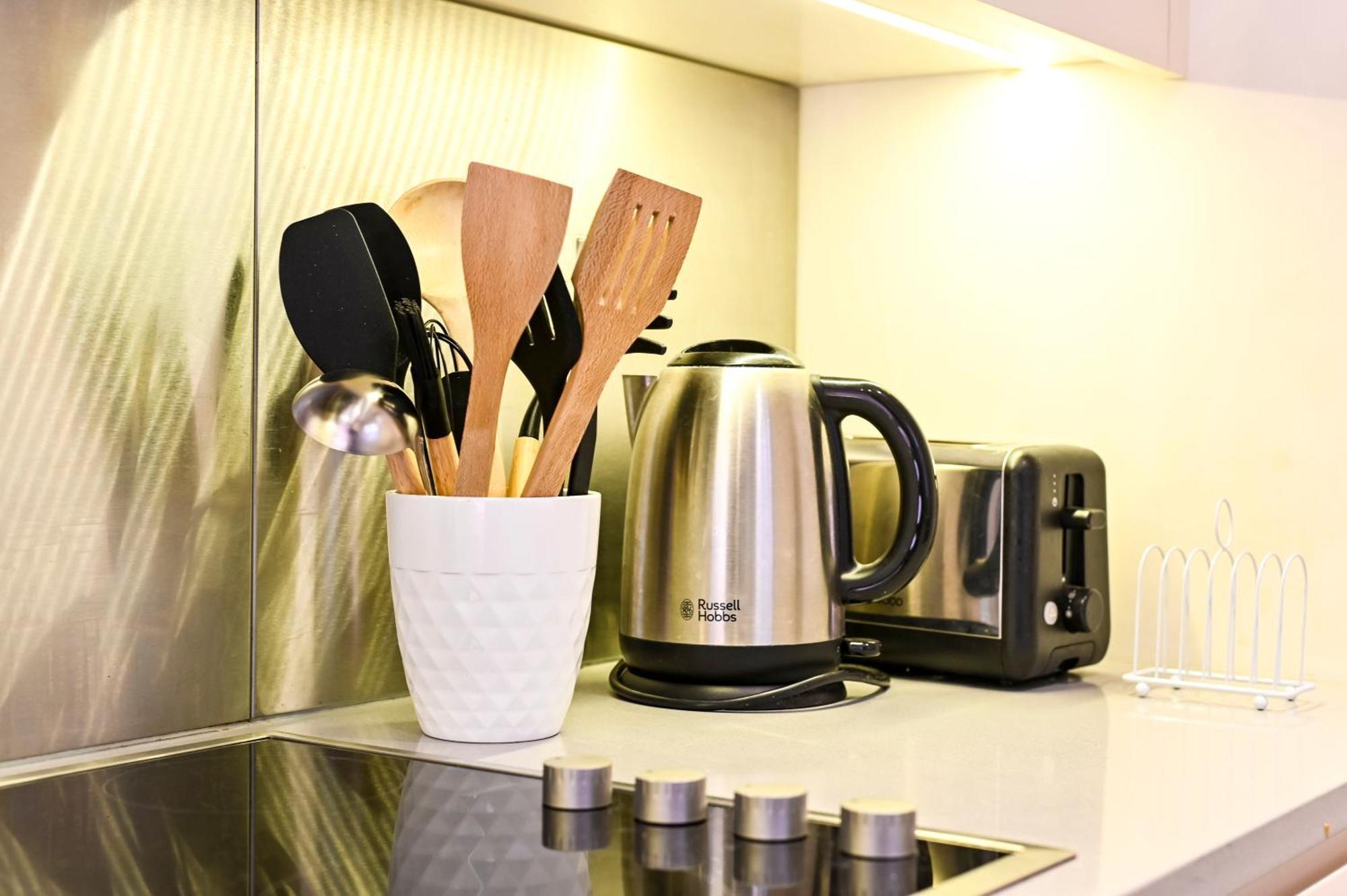 Beatles-themed Serviced On Abbey Road Apartamento