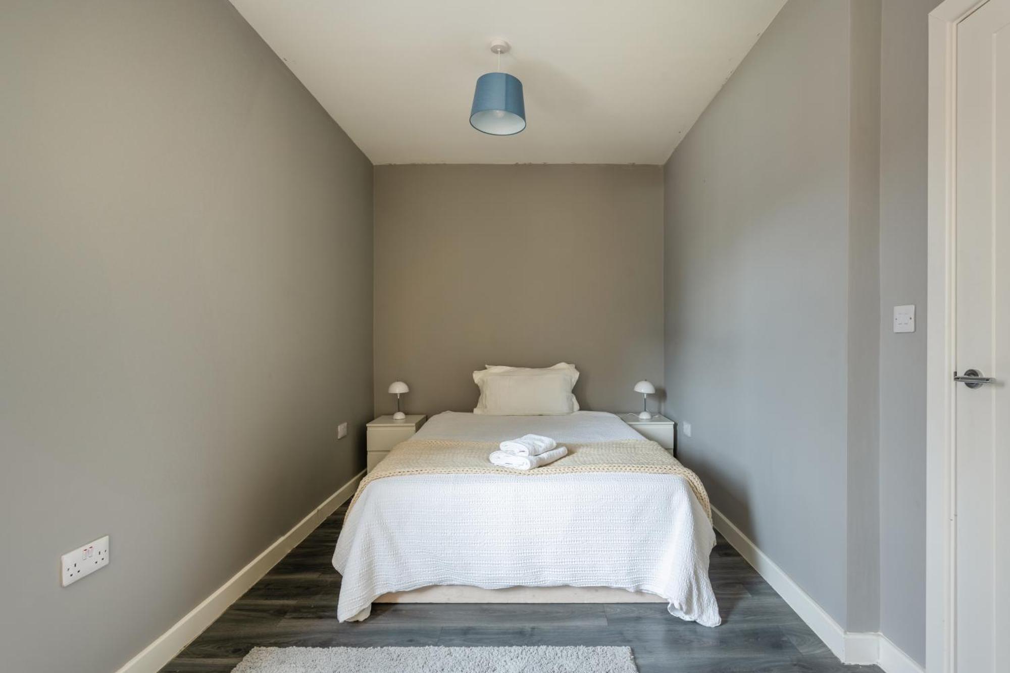 Modern Double With Shared Bathroom Privatunterkunft London