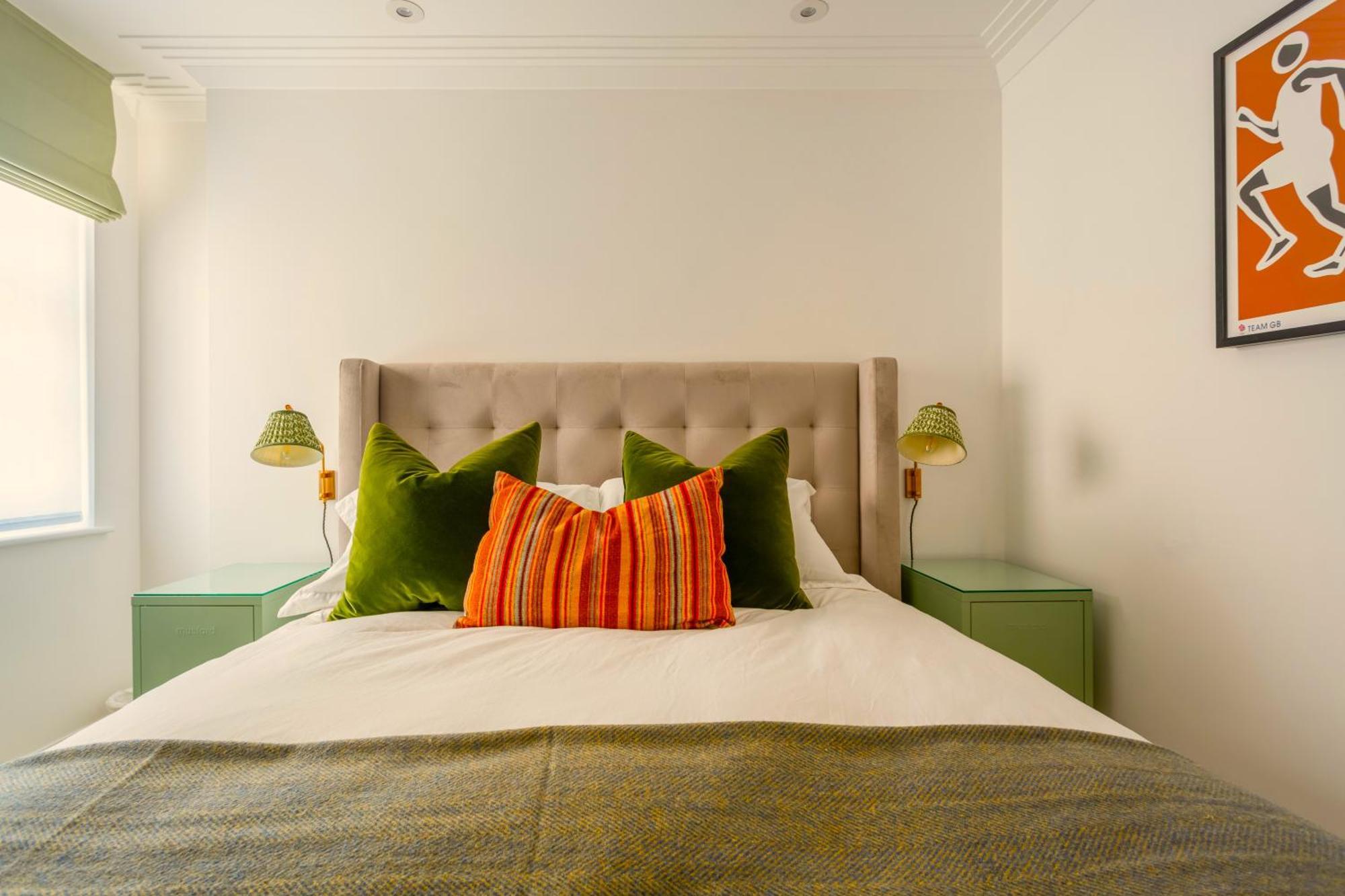 2bed Kings Road Chelsea Apt, *