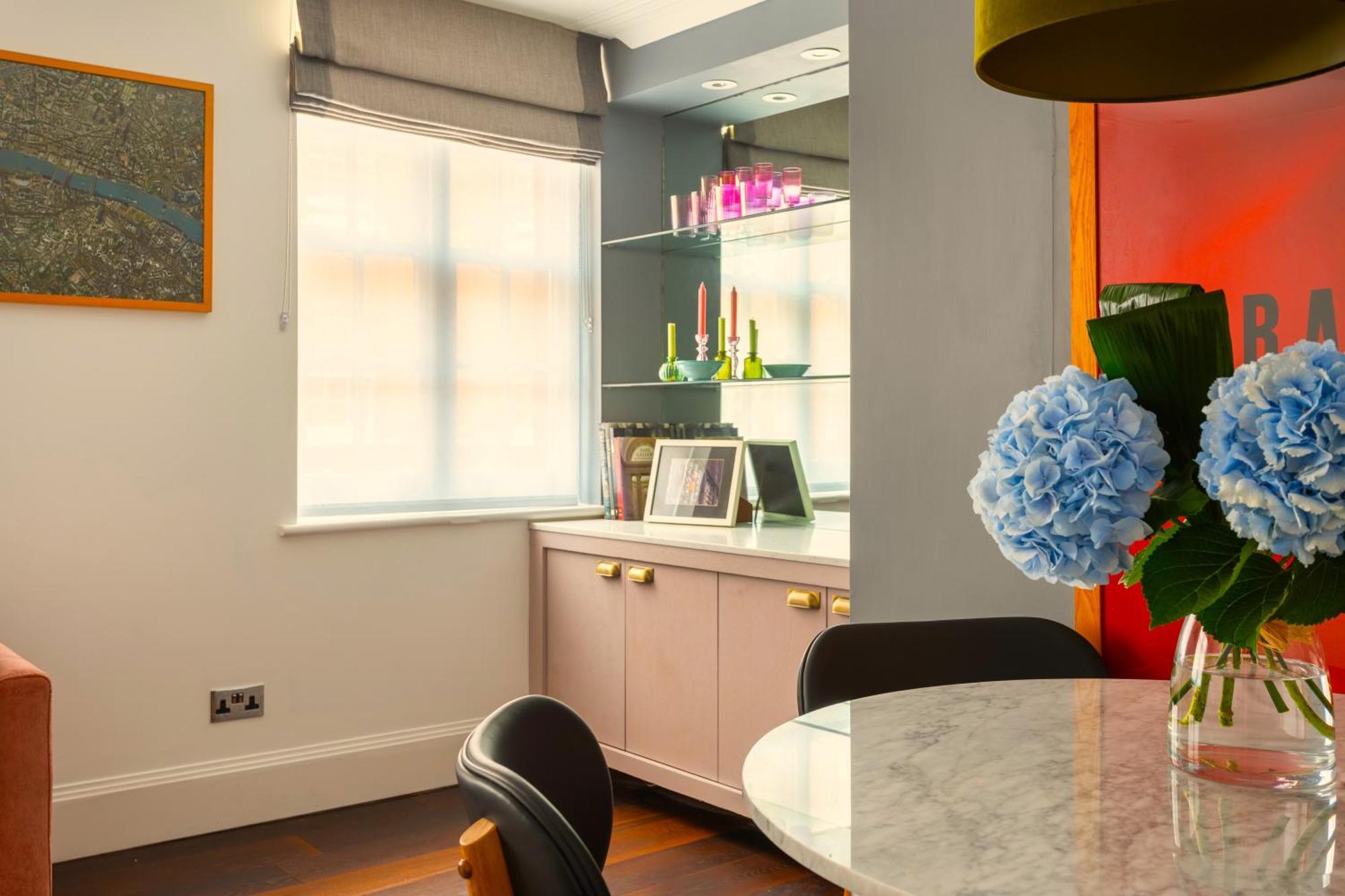 2bed Kings Road Chelsea Apt, * London