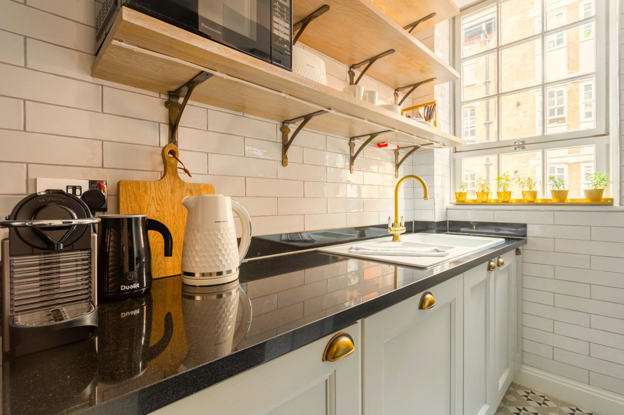 2bed Kings Road Chelsea Apt, London