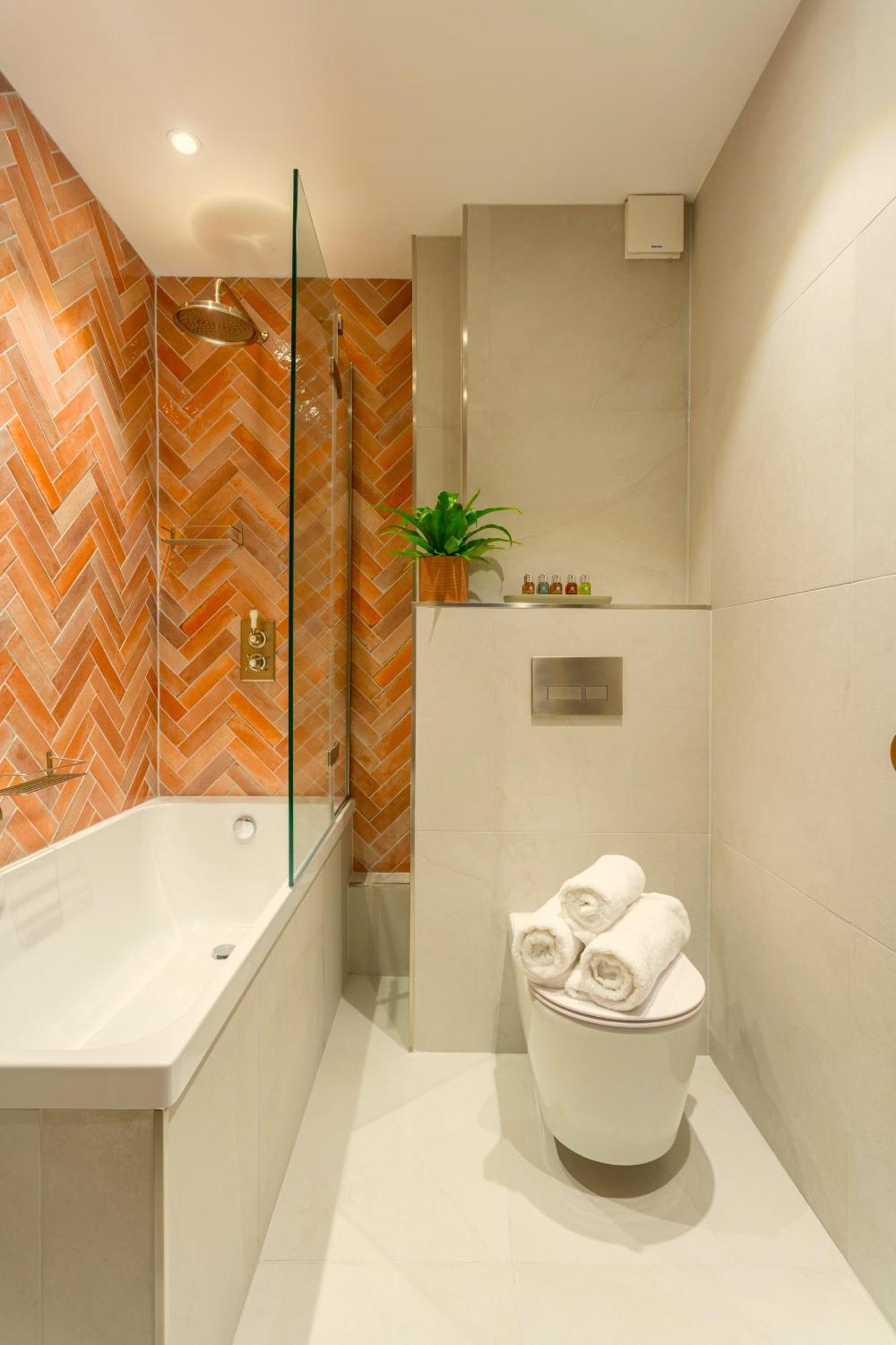 2bed Kings Road Chelsea Apt, *