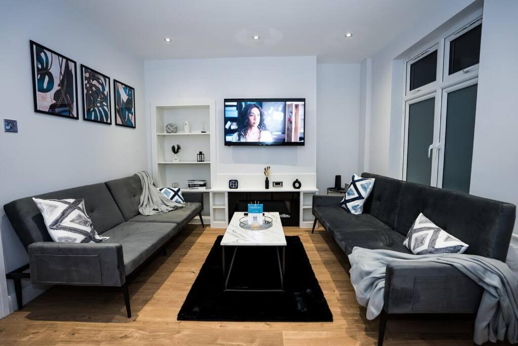 3 Bed Modern House Tottenham Apartment