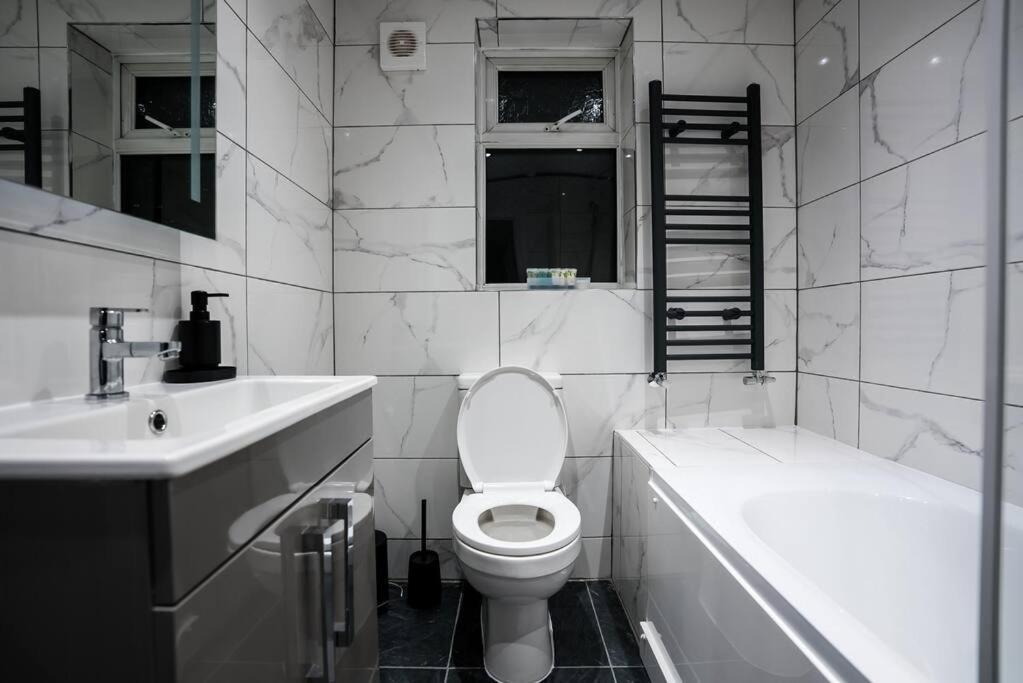 Apartment 3 Bed Modern House Tottenham London