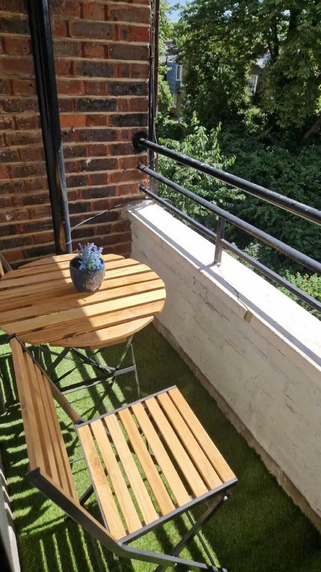 Apartment Charming 2-bedroom Flat With Private Balcony Near Islington Station, Canonbury *