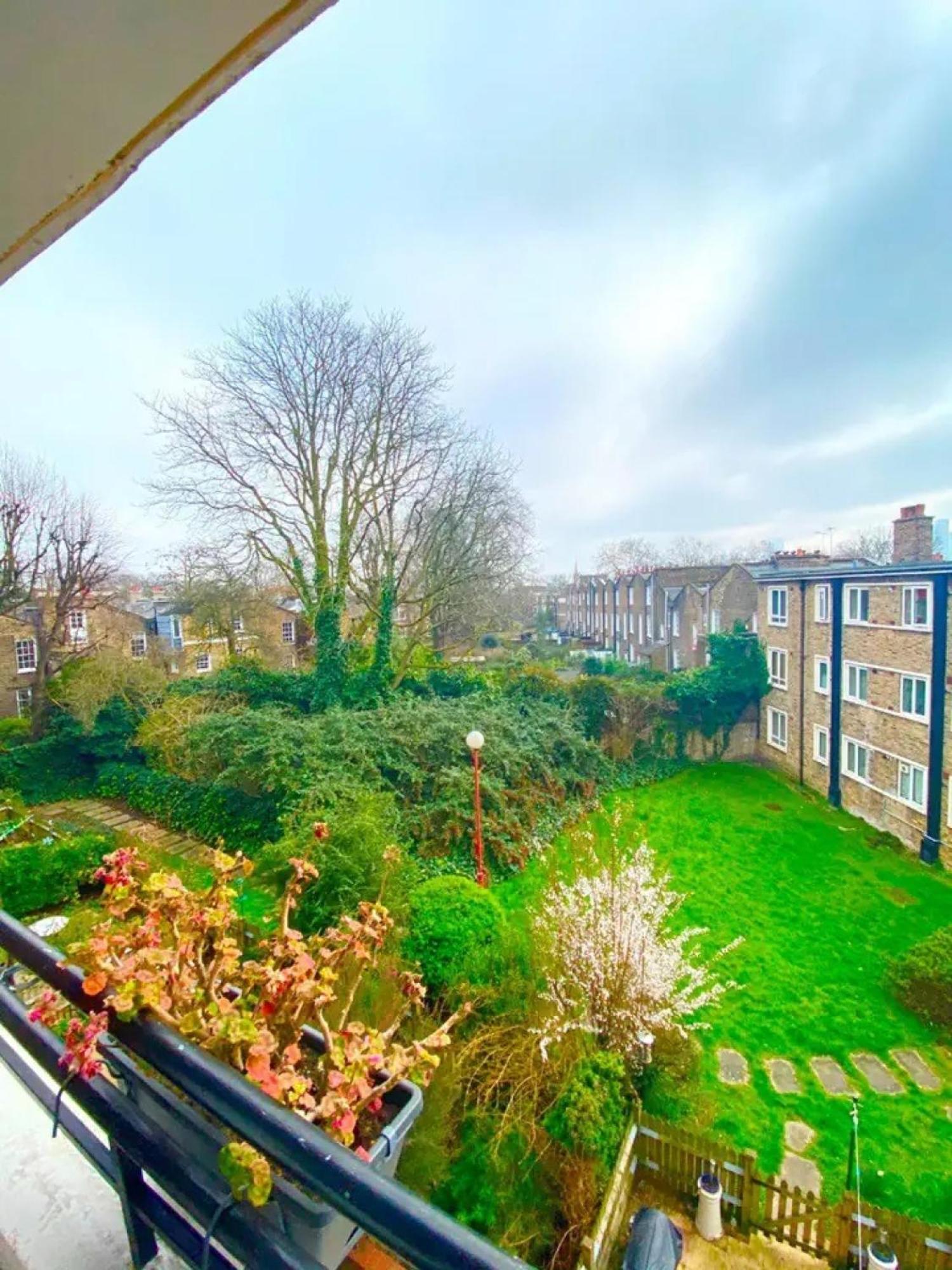 Charming 2-bedroom Flat With Private Balcony Near Islington Station, Canonbury London