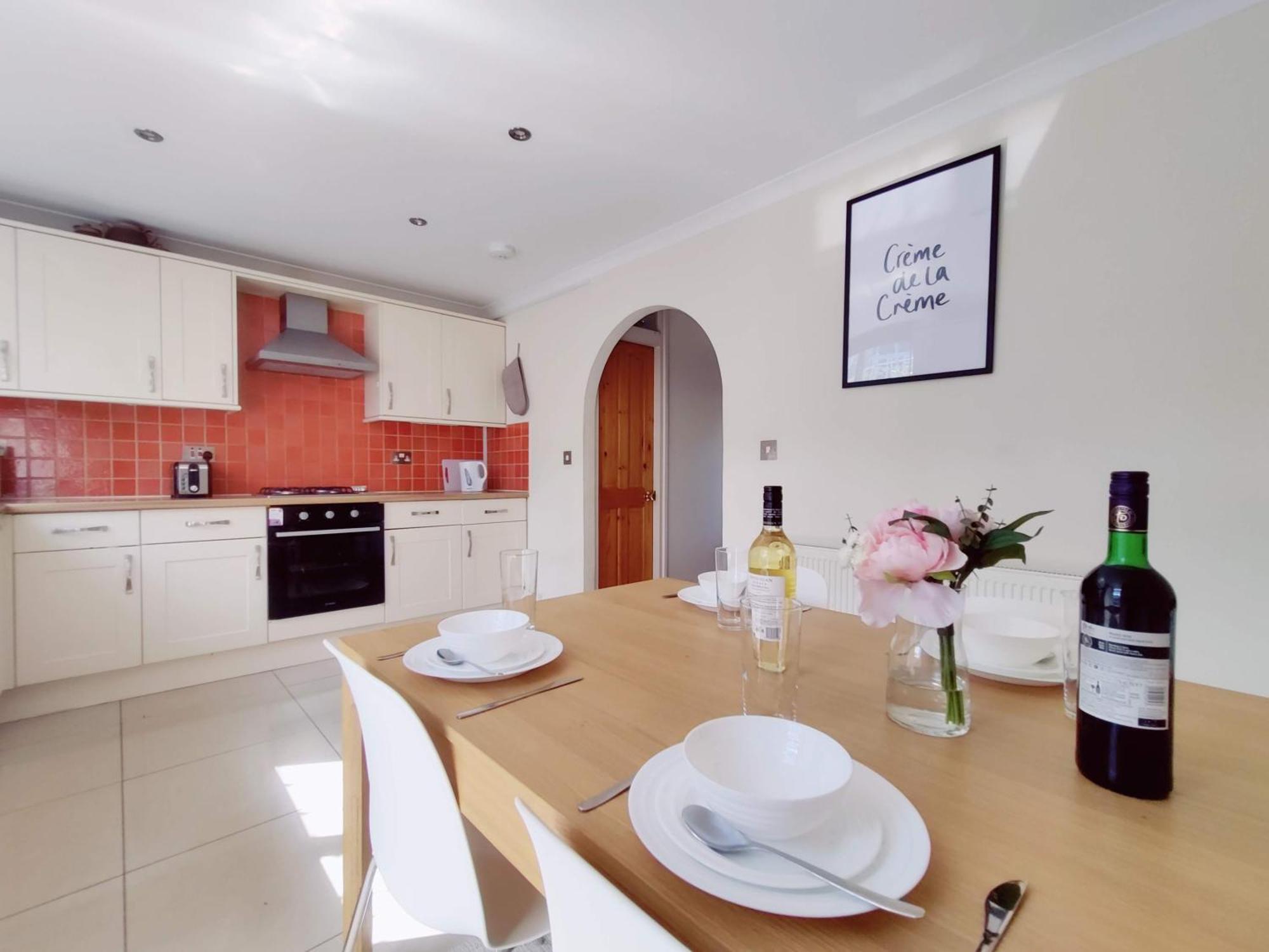 Casa de férias Spacious 3 Bedroom Whitechapel - 9 Mins From Tower Bridge With Free Parking & Garden