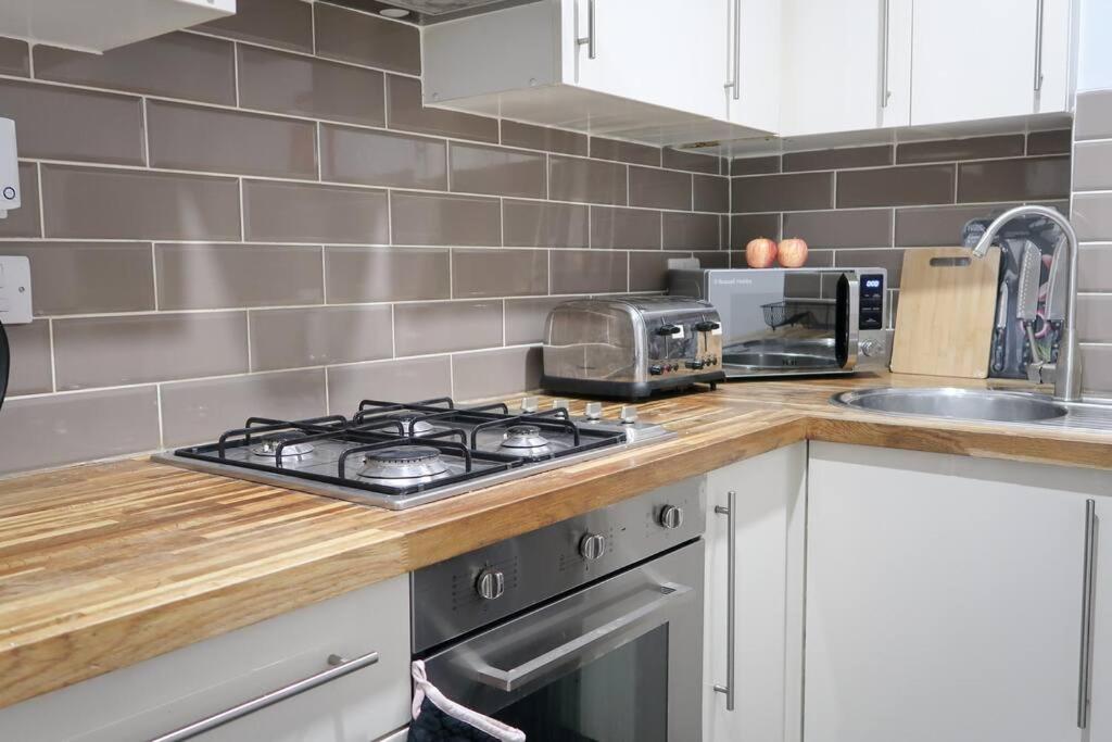 Modern Cosy In London, Sw9 *