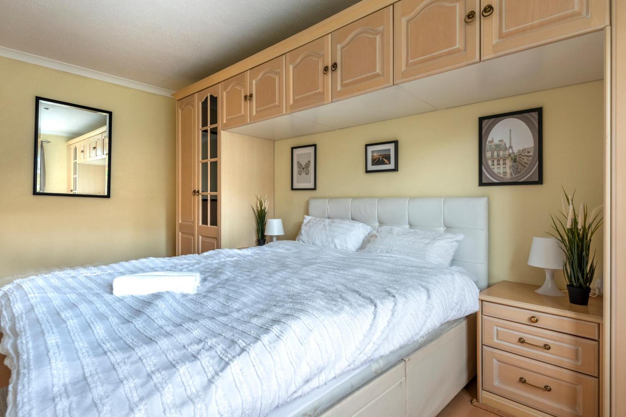 Casa de férias Spacious 3 Bedroom Whitechapel - 9 Mins From Tower Bridge With Free Parking & Garden