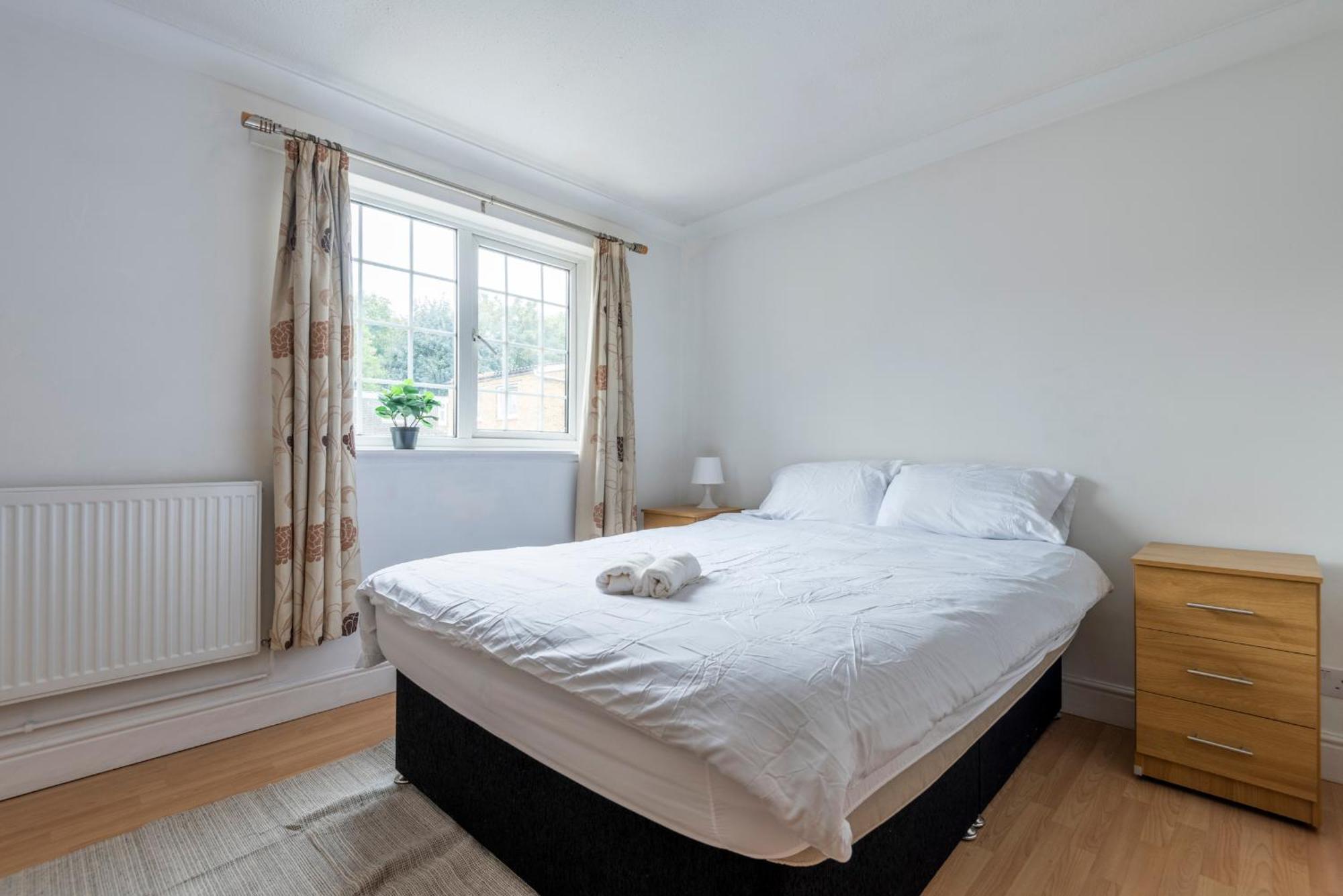 Spacious 3 Bedroom Whitechapel - 9 Mins From Tower Bridge With Free Parking & Garden Casa de férias