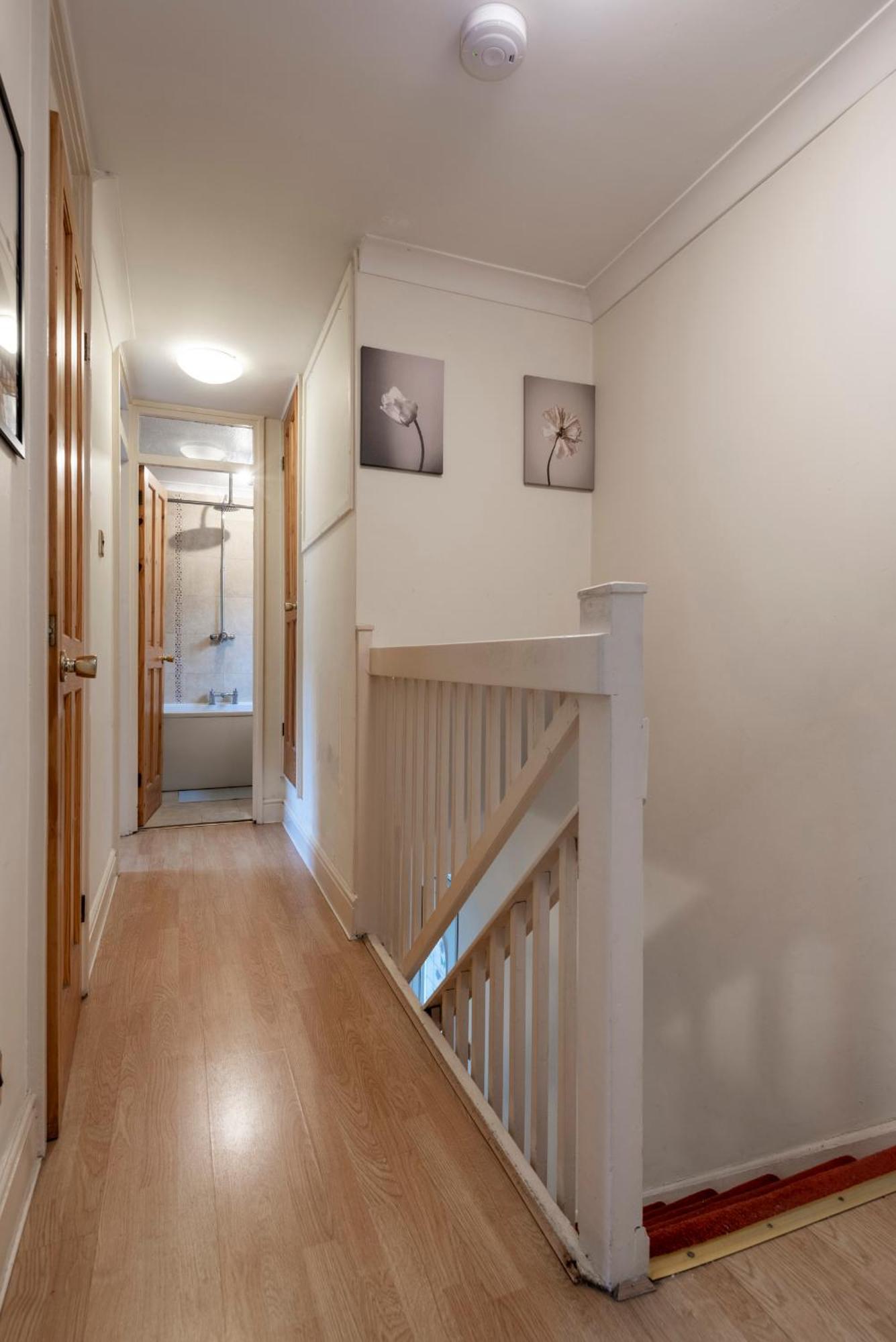 Casa de férias Spacious 3 Bedroom Whitechapel - 9 Mins From Tower Bridge With Free Parking & Garden Londres