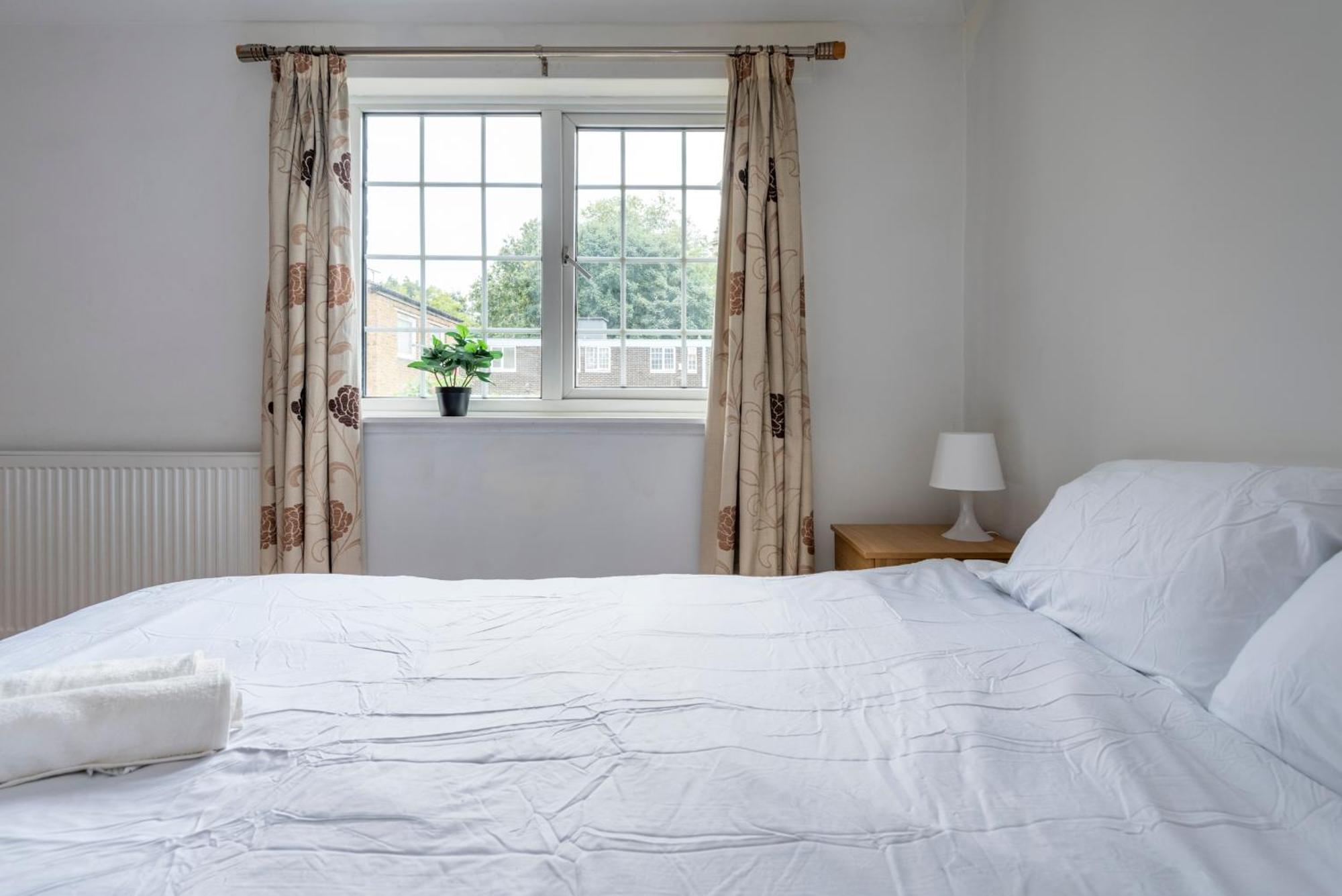 Spacious 3 Bedroom Whitechapel - 9 Mins From Tower Bridge With Free Parking & Garden Casa de férias *