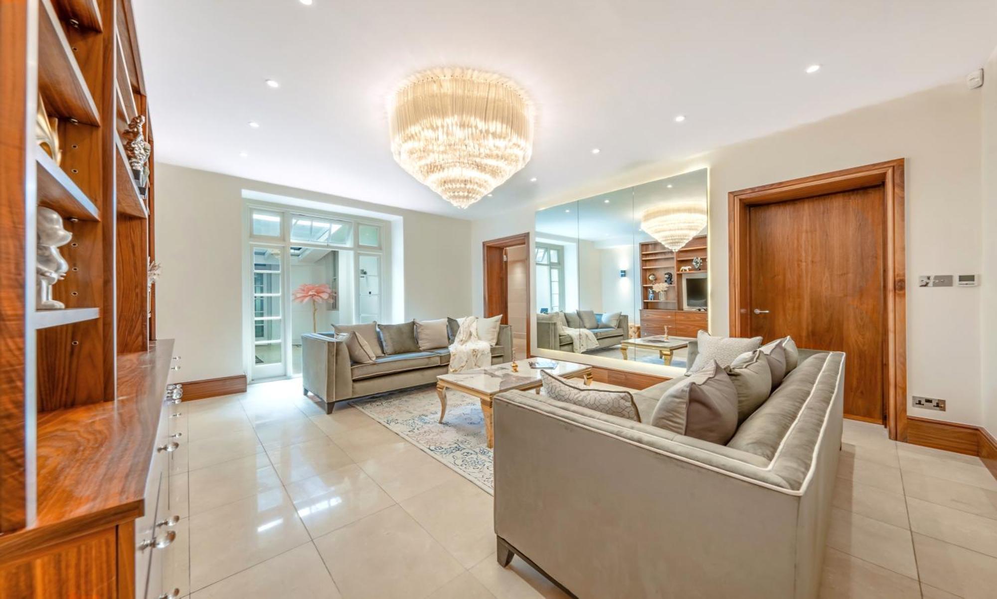 250 Sqm Mega Mansion