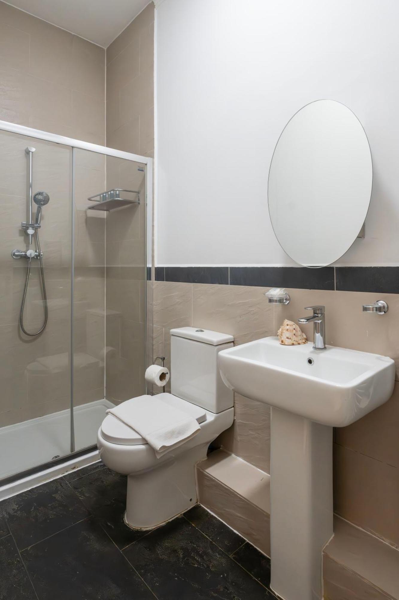 Finchley Road & By Primecityhosts