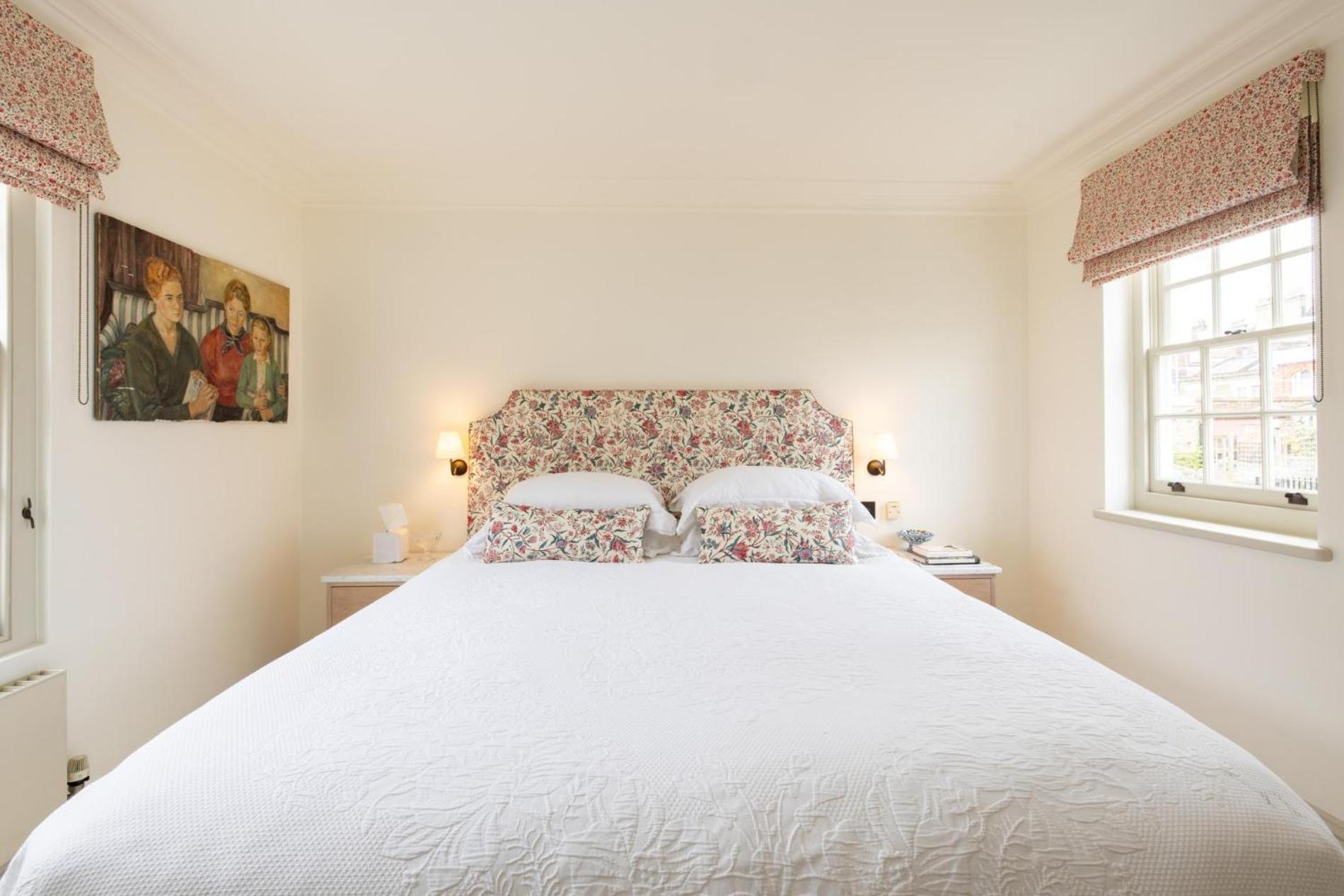 Living - 3 Bedroom In Chelsea Apartment