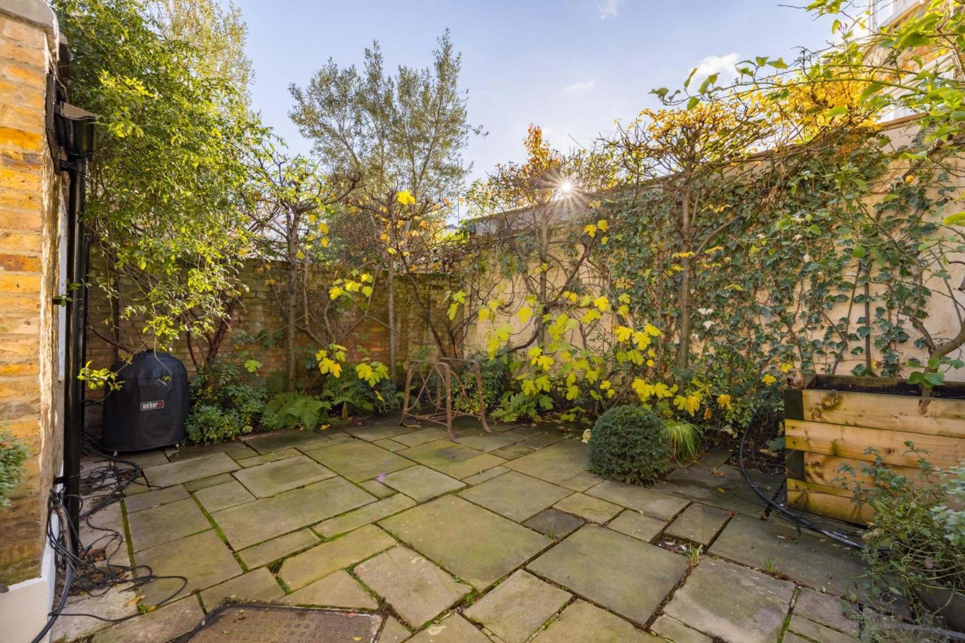 Apartment Living - 3 Bedroom In Chelsea