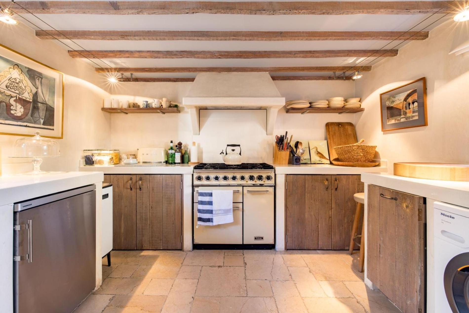 Apartment Living - 3 Bedroom In Chelsea