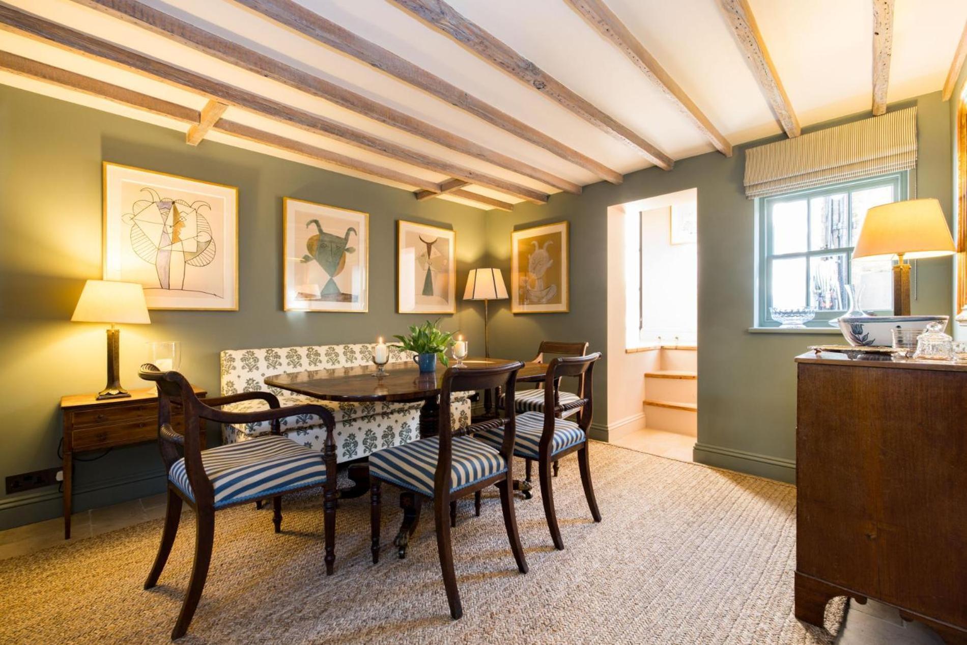 Living - 3 Bedroom In Chelsea Apartment *