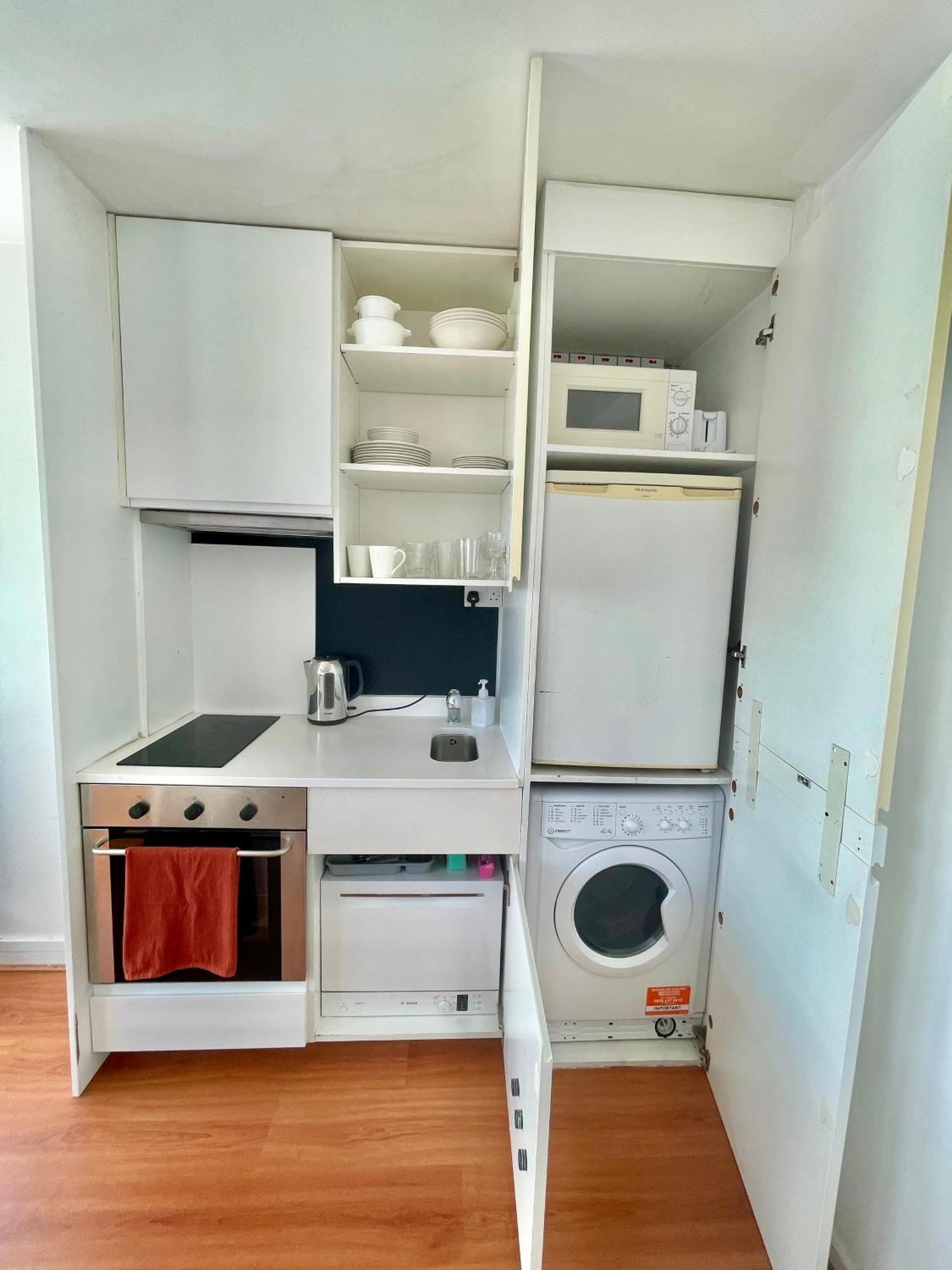 Bright 2-bedroom In Soho High-rise With Skyline Views Apartment
