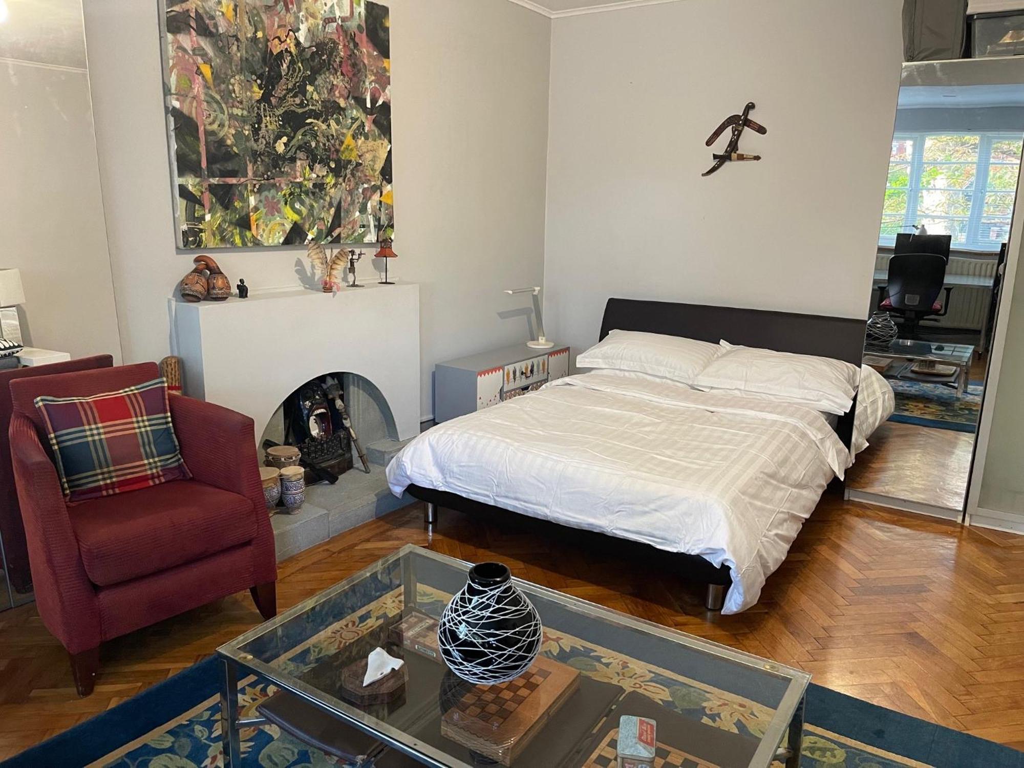 Guest house Large Double Bedroom 10 Minutes To London