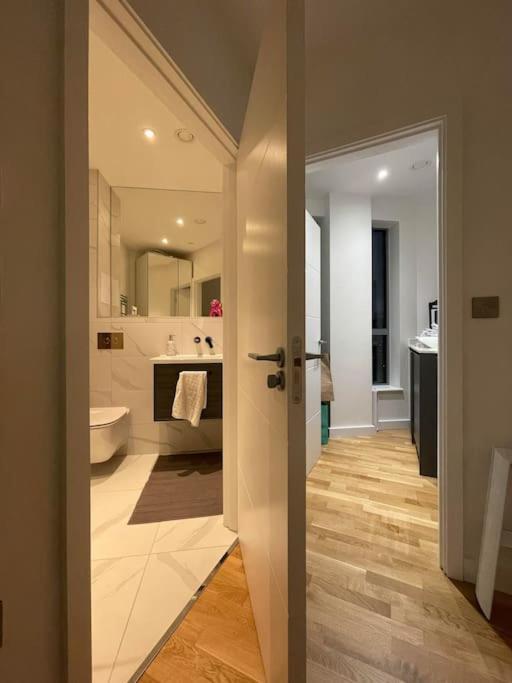 3 Bedroom Penthouse With Terrace And Skyline In Battersea Apartamento Londres