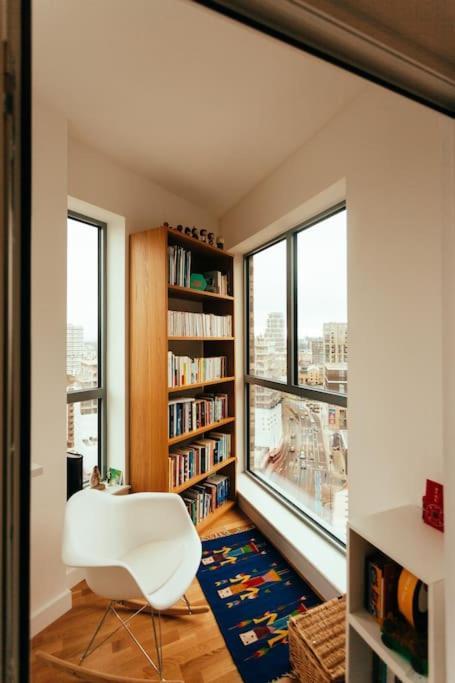 3 Bedroom Penthouse With Terrace And Skyline In Battersea Apartamento