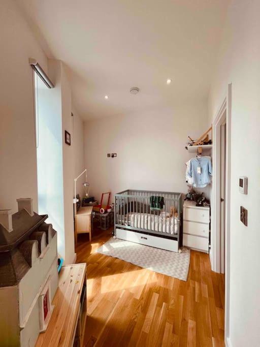 3 Bedroom Penthouse With Terrace And Skyline In Battersea Apartamento Londres