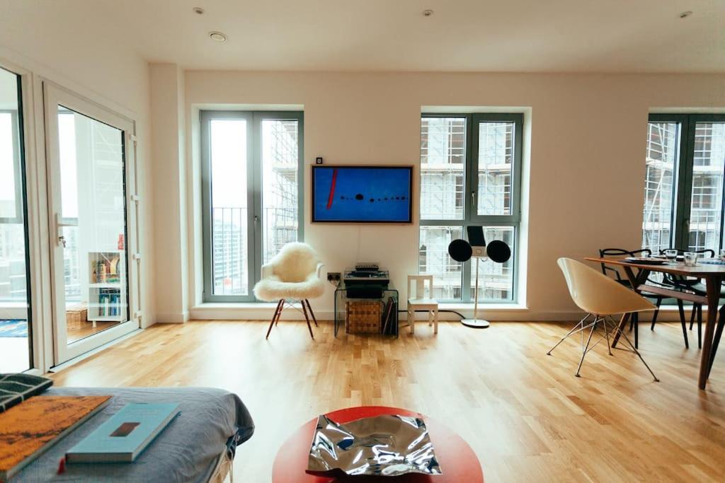 3 Bedroom Penthouse With Terrace And Skyline In Battersea Londres