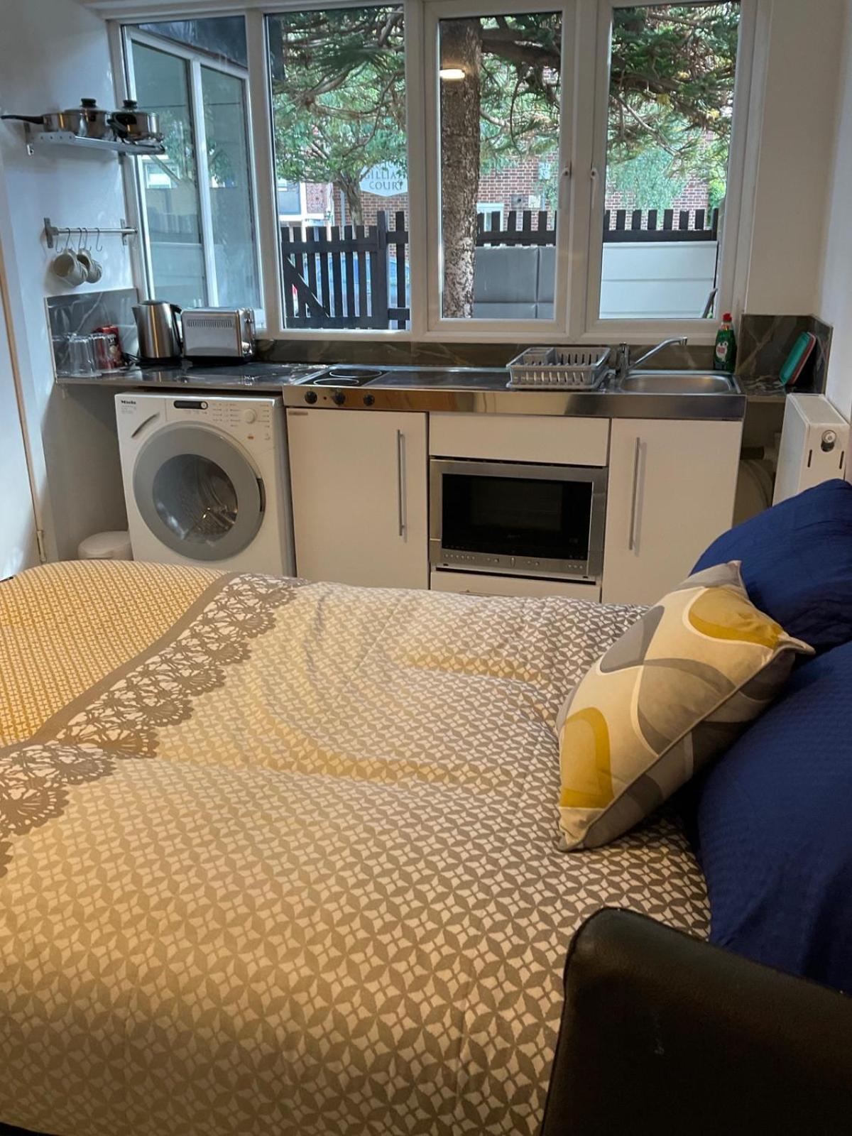 Apartment 1 Cozy And Modern In London