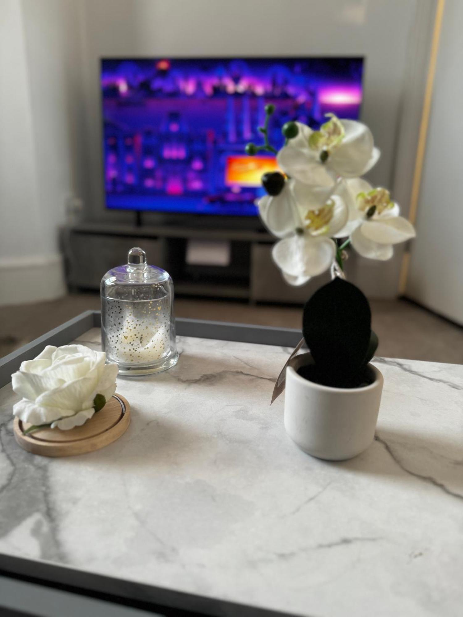 5 Min From Westfield, Stratford, , And Elizabeth Olympic Park With Free Netflix Apartment *