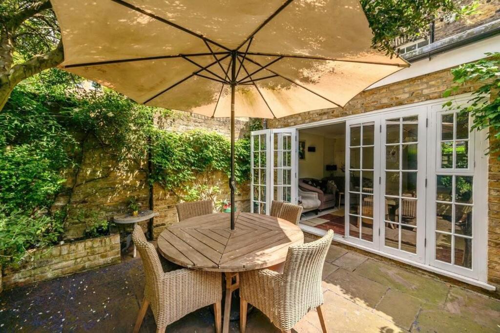 Fairytale Garden House - Next To Victoria Station & Pet Friendly London