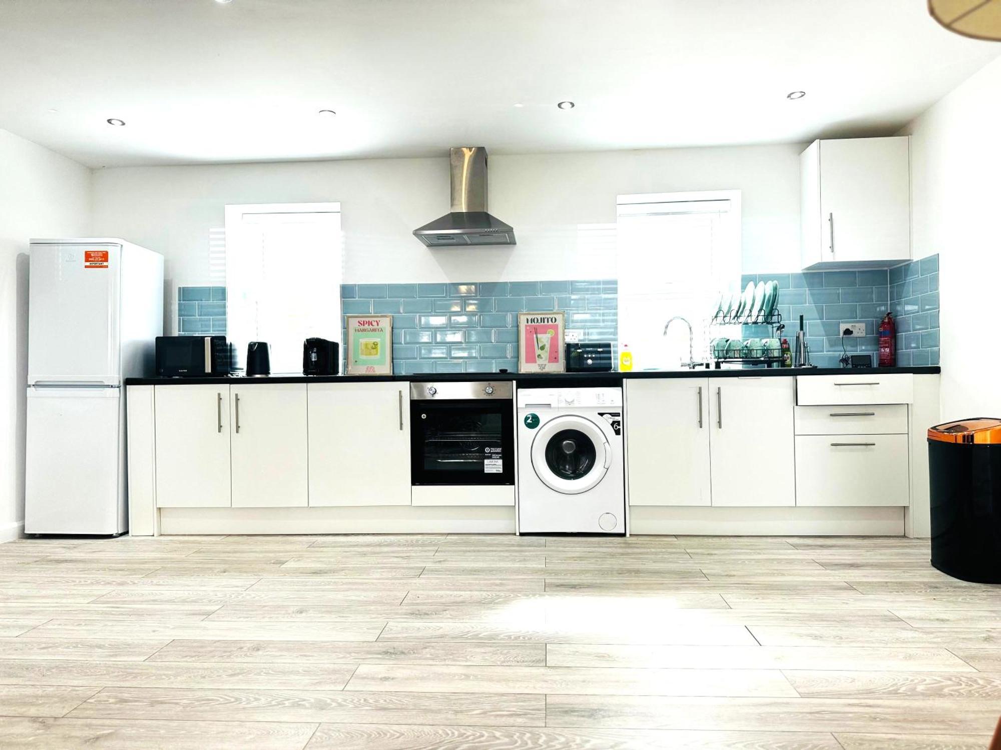 Away From 2 Bedroom Flat 5 Minutes Walk To Alexander Palace Station 15 Min Via Tube To Central With Free Parking Apartamento *