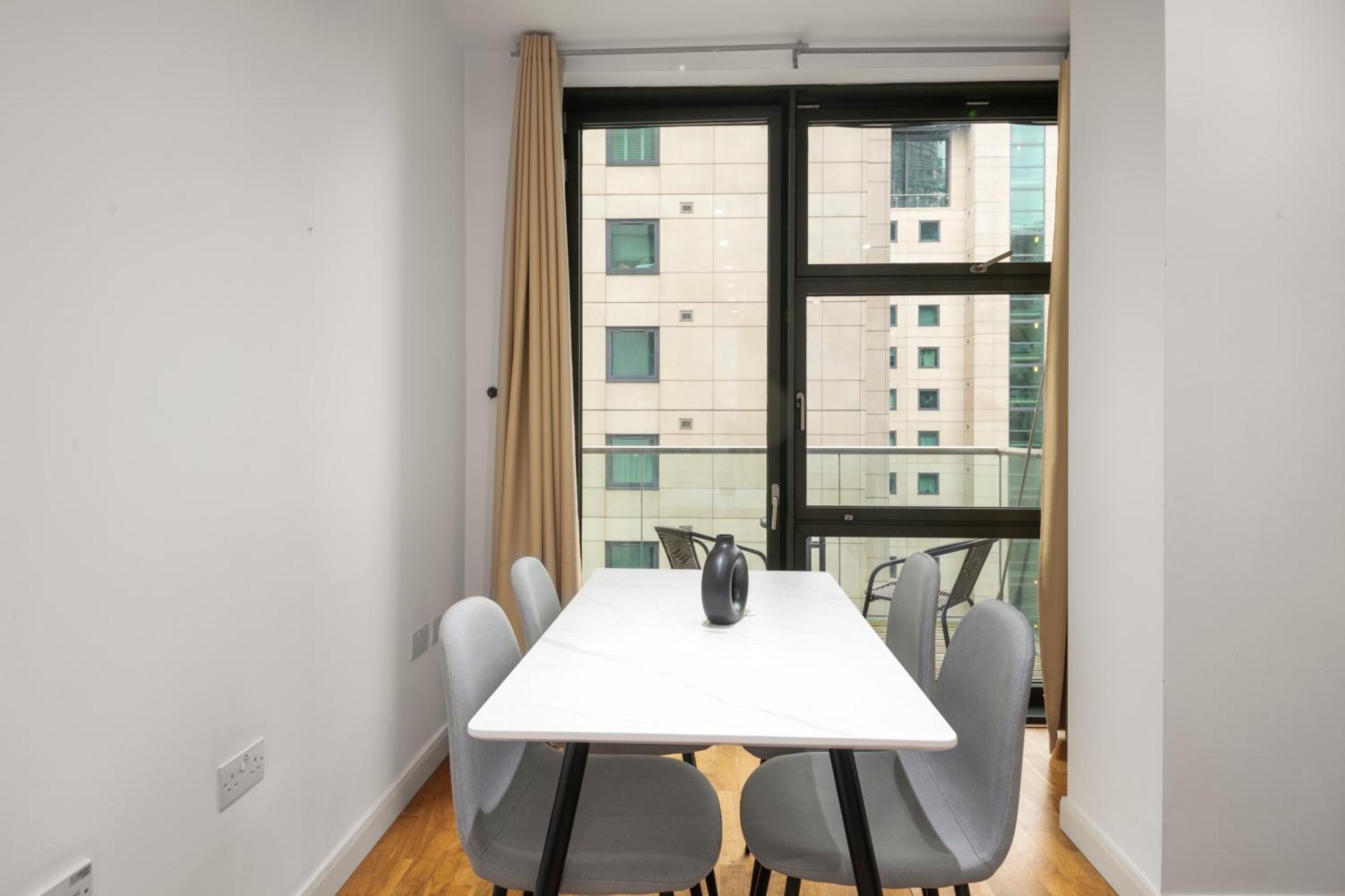 Londwell, Canary Wharf River Thames Balcony Penthouse Apartment