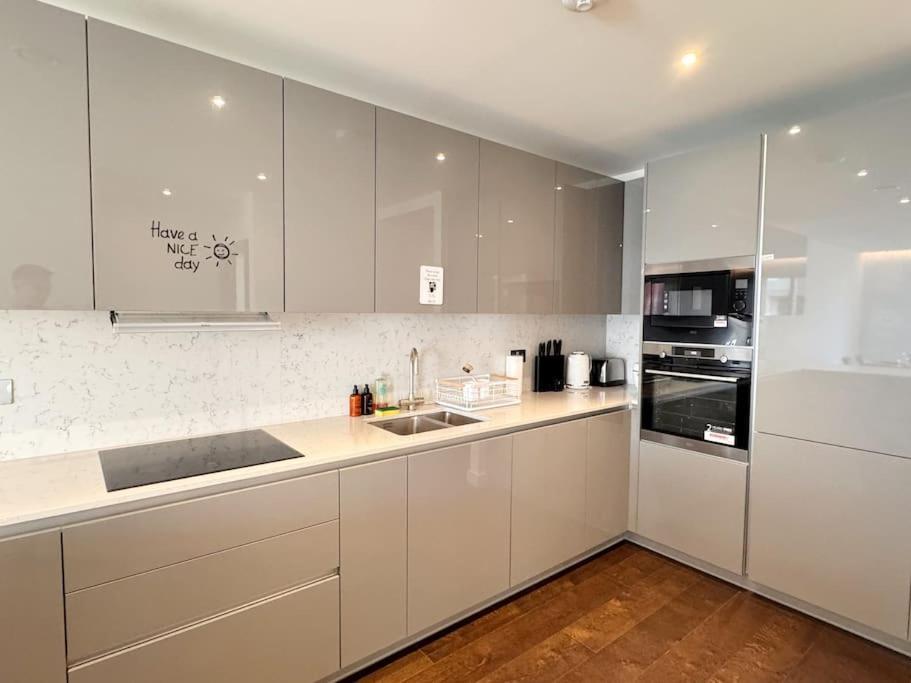 Charming Relaxing 3 Bedroom Walk To Tube Apartment London