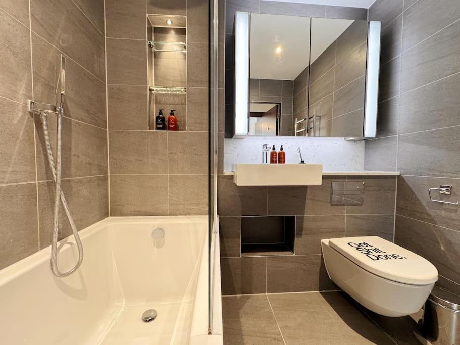 Charming Relaxing 3 Bedroom Walk To Tube Apartment London