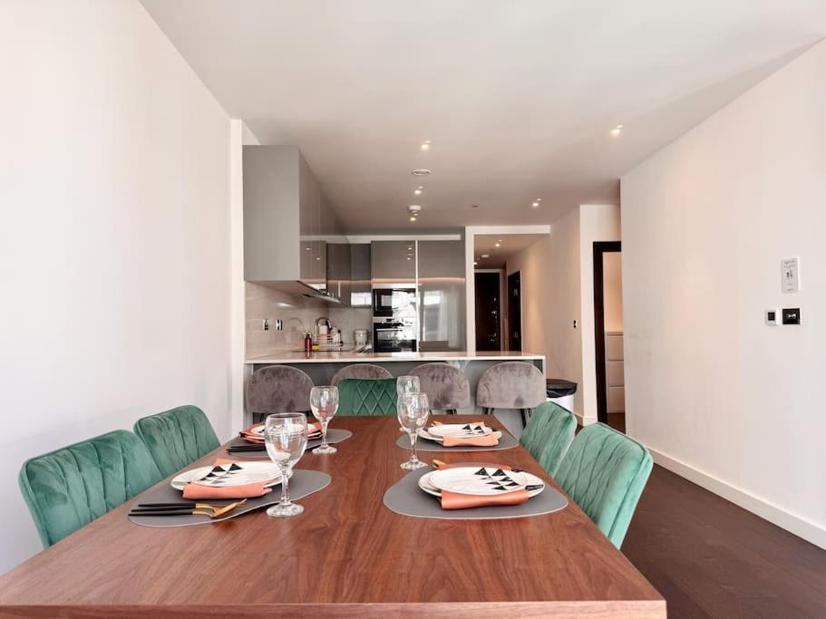 Charming Relaxing 3 Bedroom Walk To Tube Apartment *