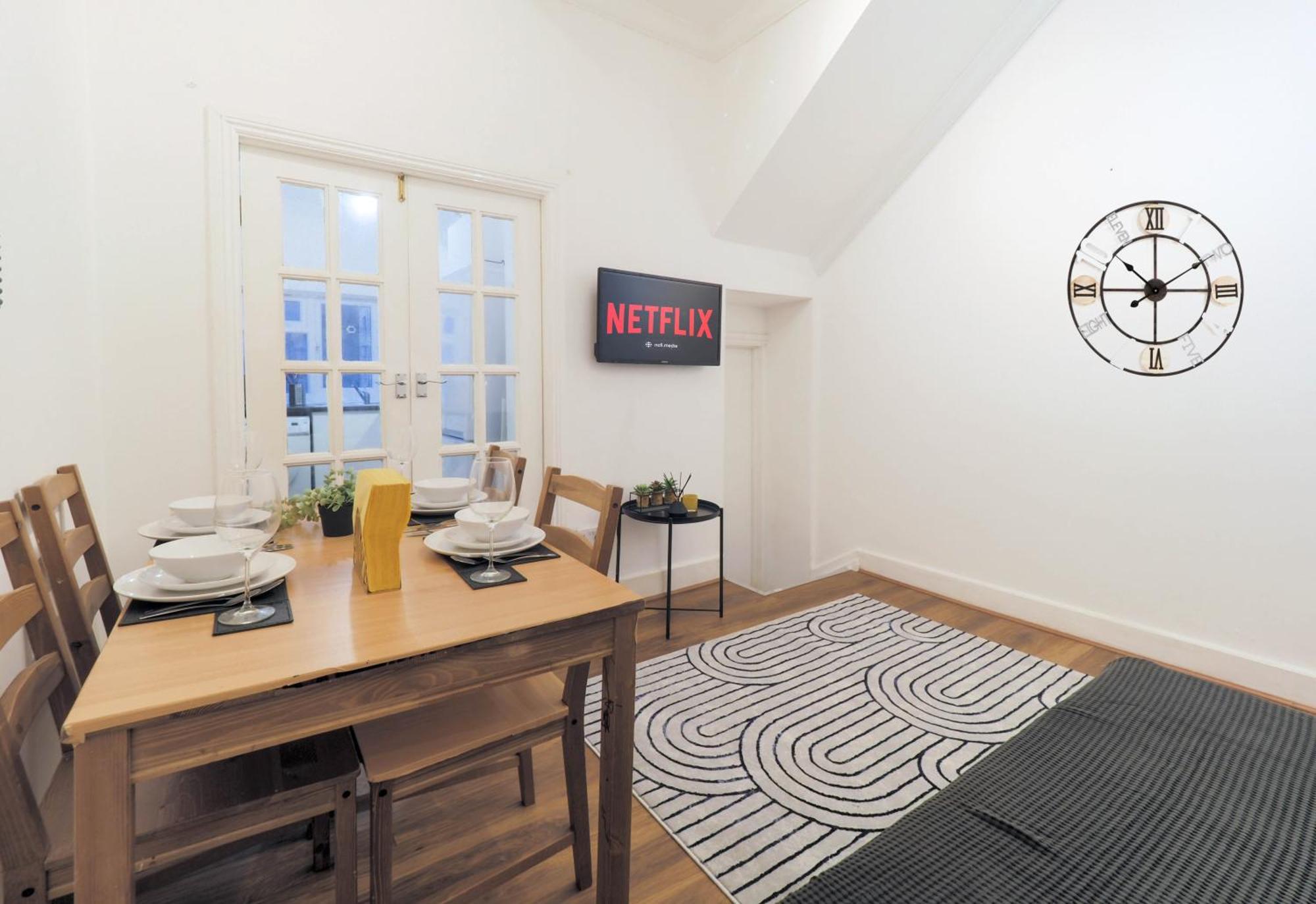 F1 Cozy 2 Bed Flat Opposite Olympia Sleeps 5 People Apartamento