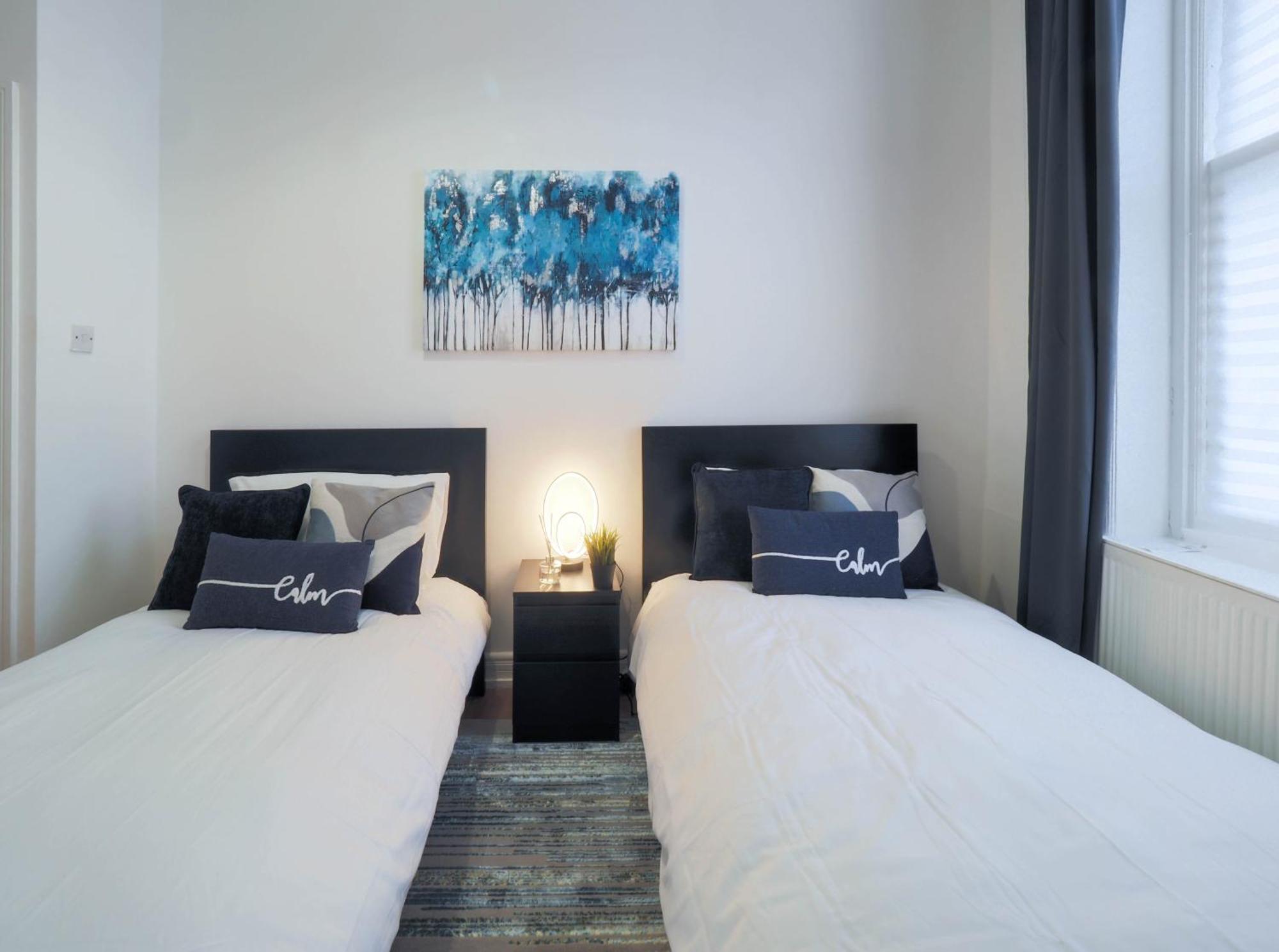 F1 Cozy 2 Bed Flat Opposite Olympia Sleeps 5 People Apartamento *