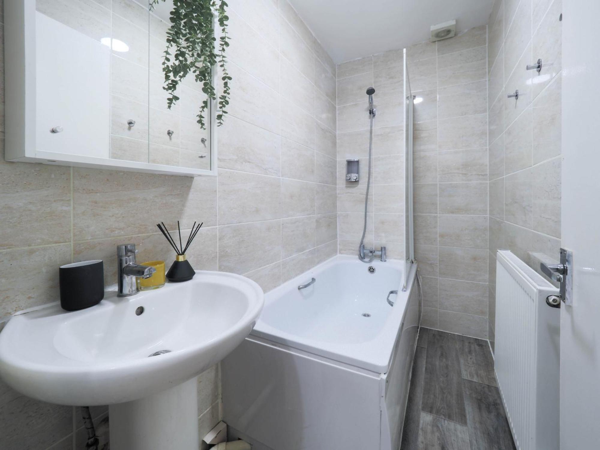 F1 Cozy 2 Bed Flat Opposite Olympia Sleeps 5 People Apartamento